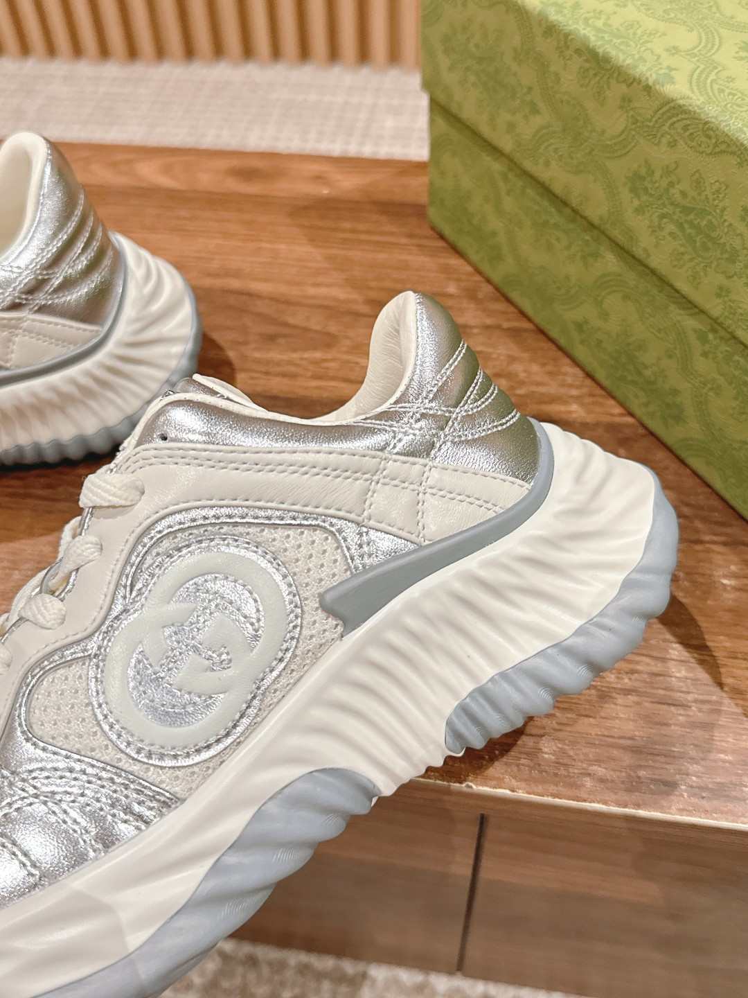 UA GUCCI RIPPLE SNEAKER