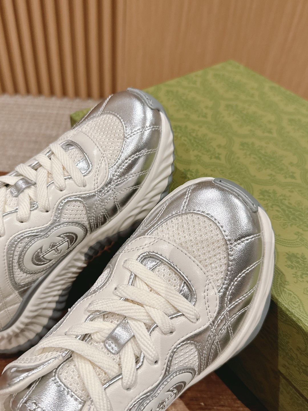 UA GUCCI RIPPLE SNEAKER