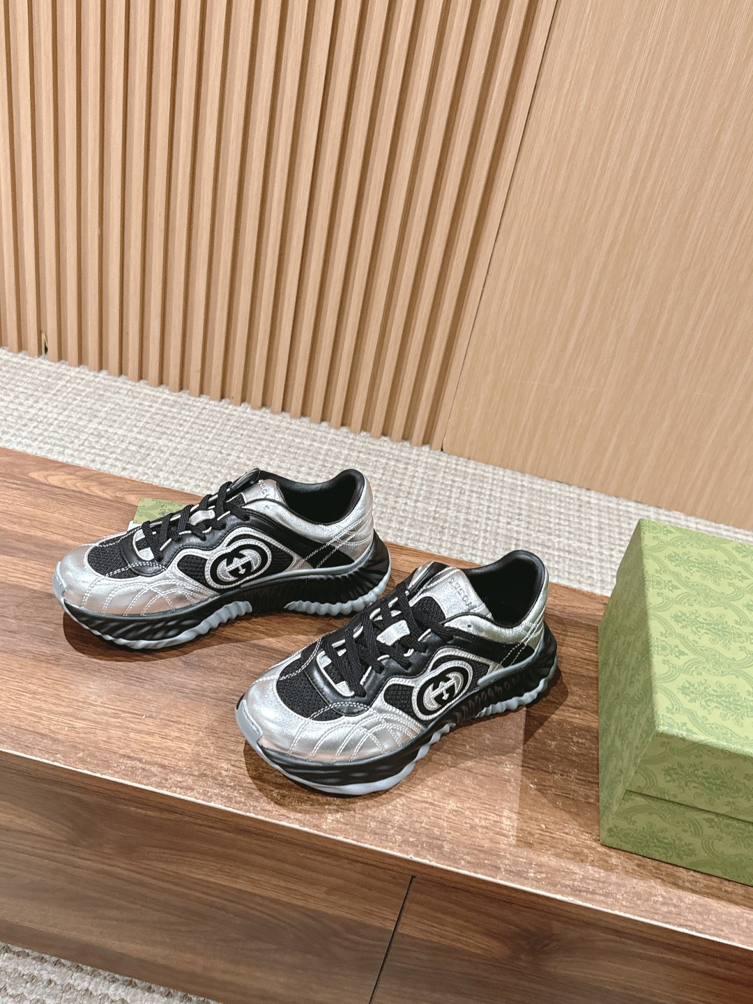 UA GUCCI RIPPLE SNEAKER