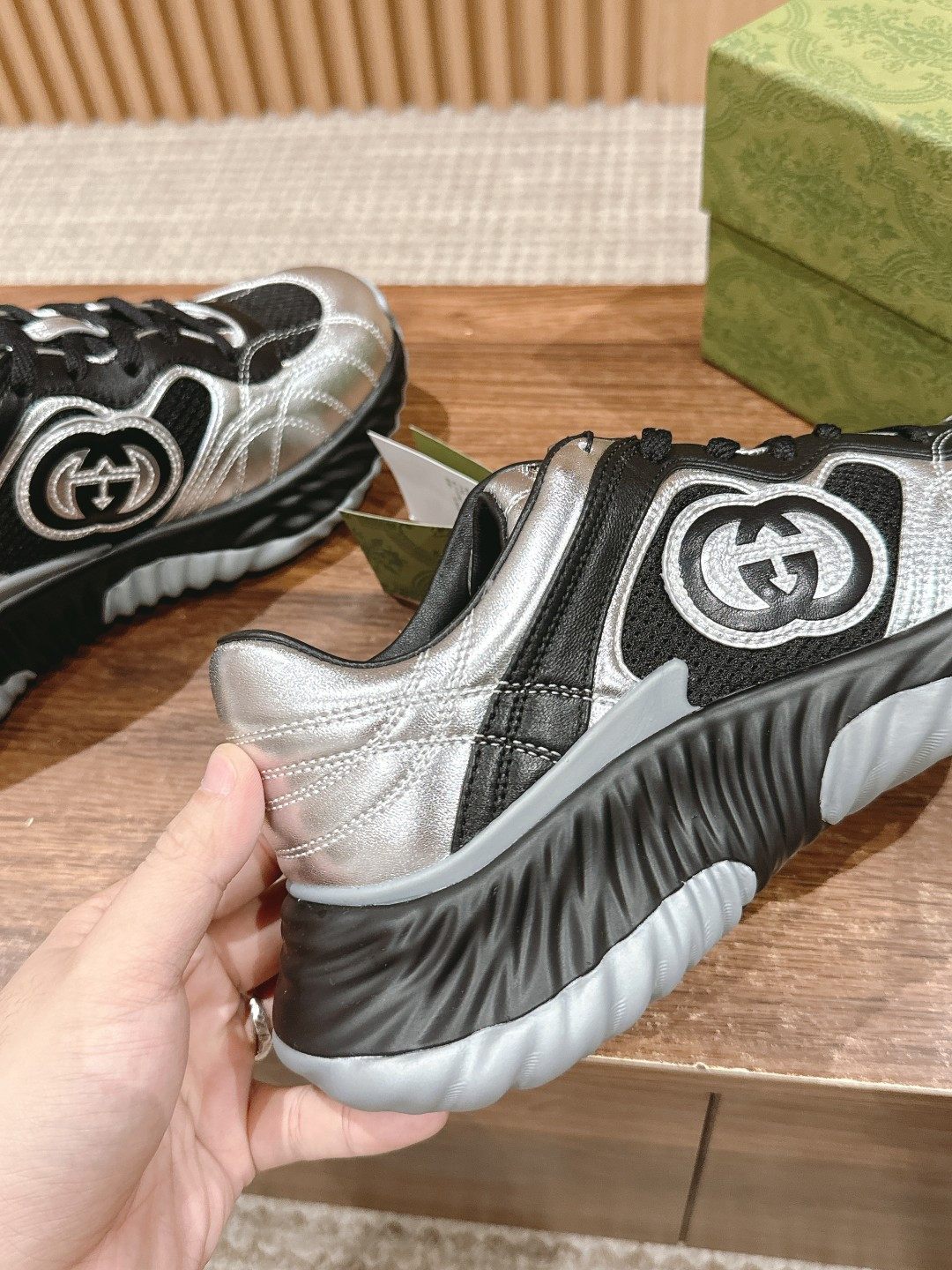 UA GUCCI RIPPLE SNEAKER