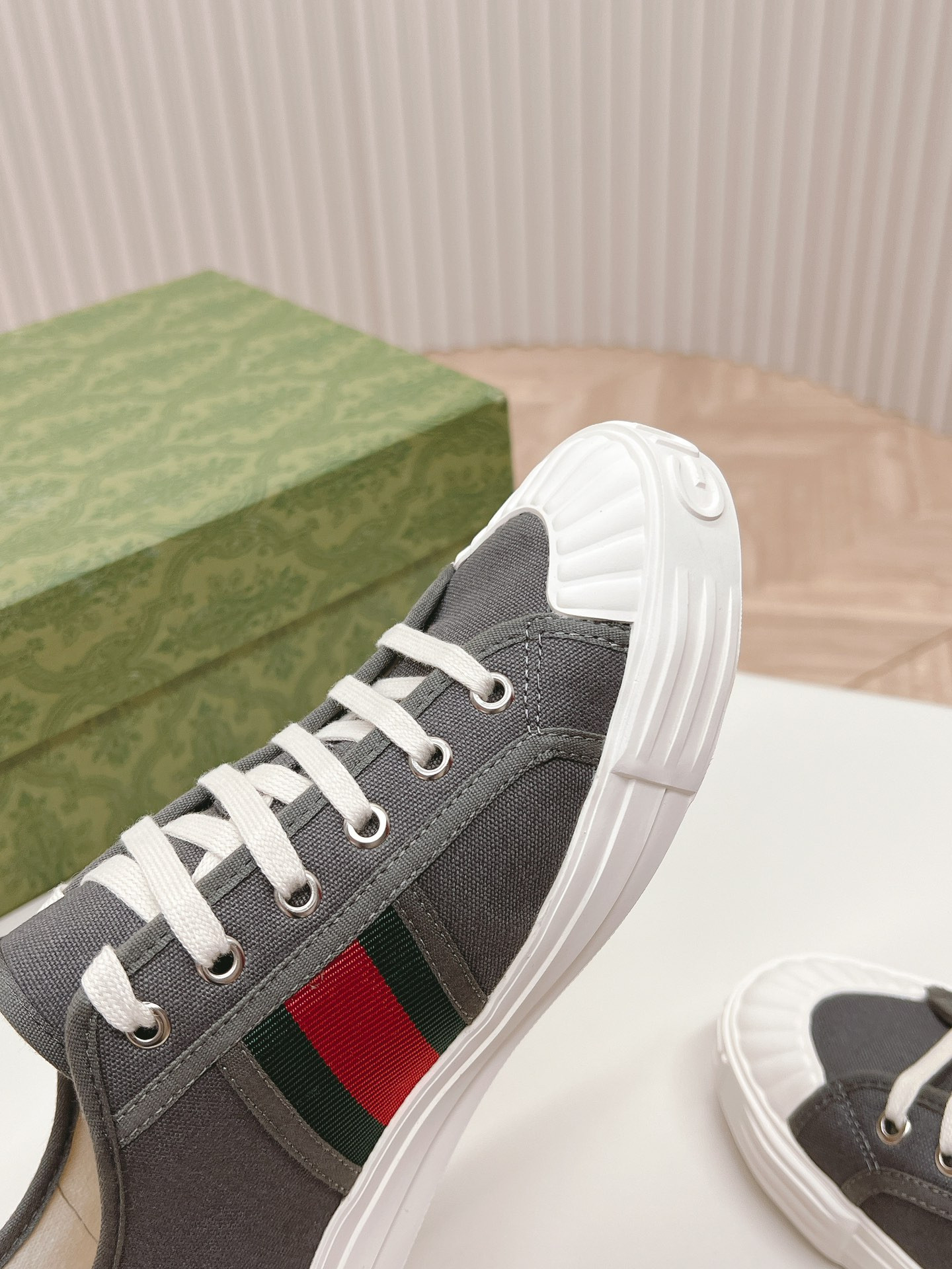 UA GUCCI SNEAKER WITH WEB