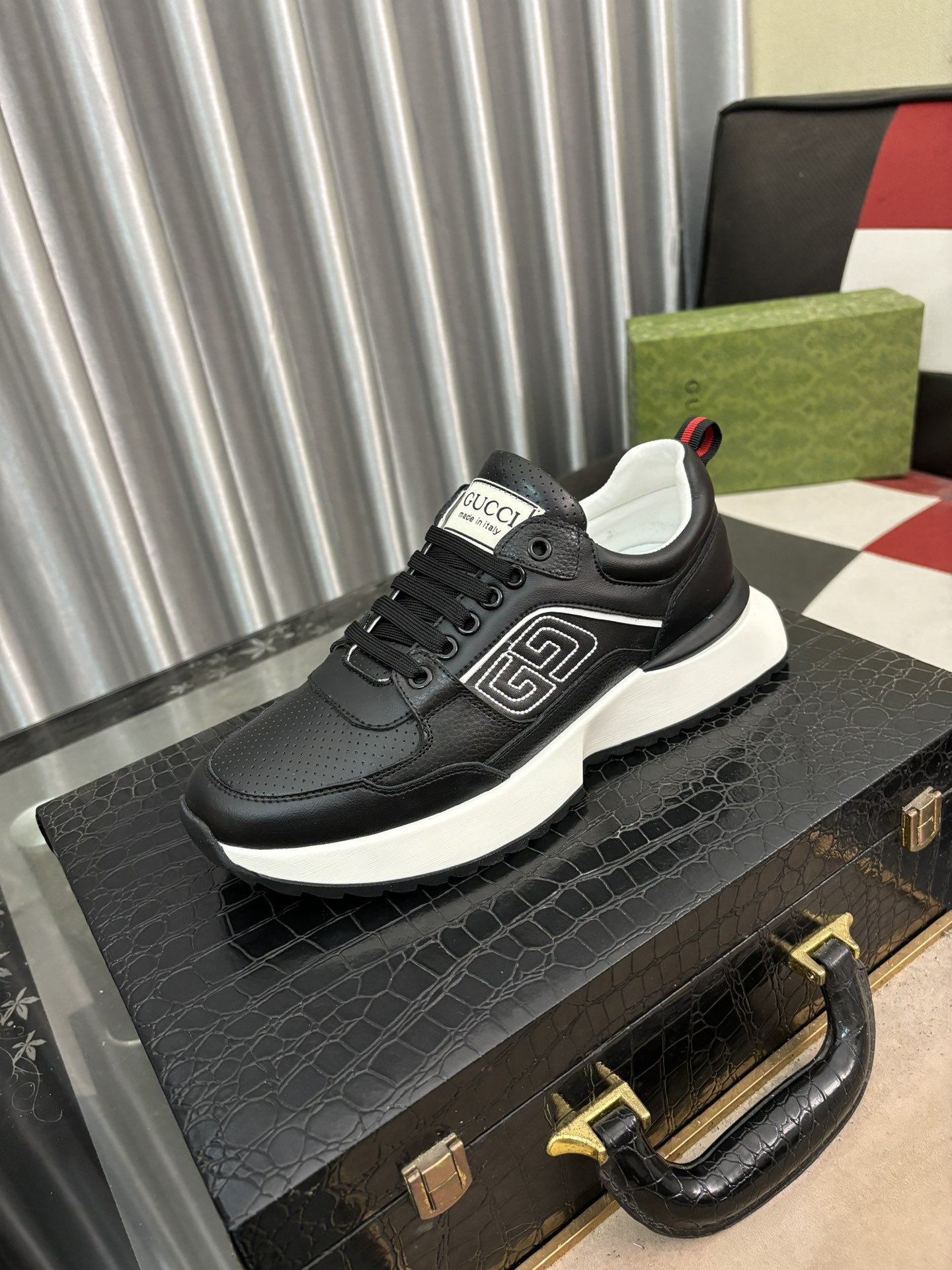 UA GUCCI RUN SNEAKER