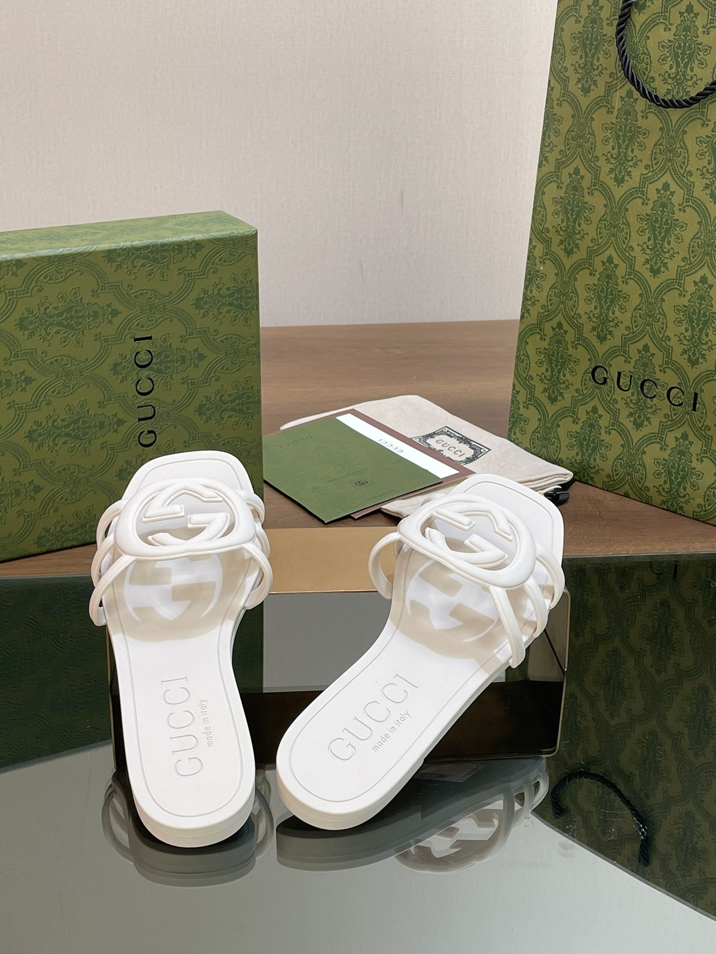 UA GUCCI INTERLOCKING G SLIDE SANDAL White