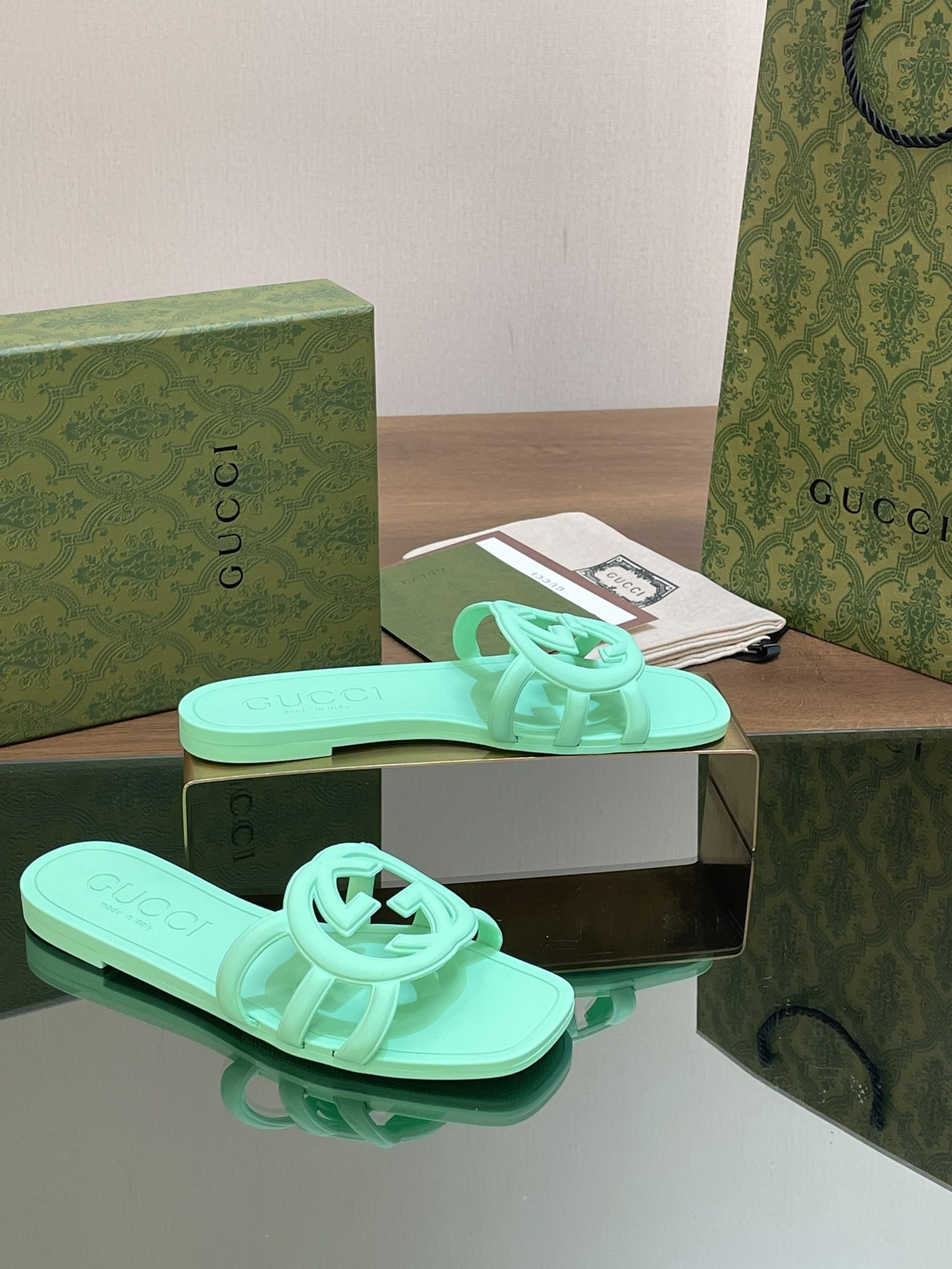 UA GUCCI INTERLOCKING G SLIDE SANDAL Pale Green