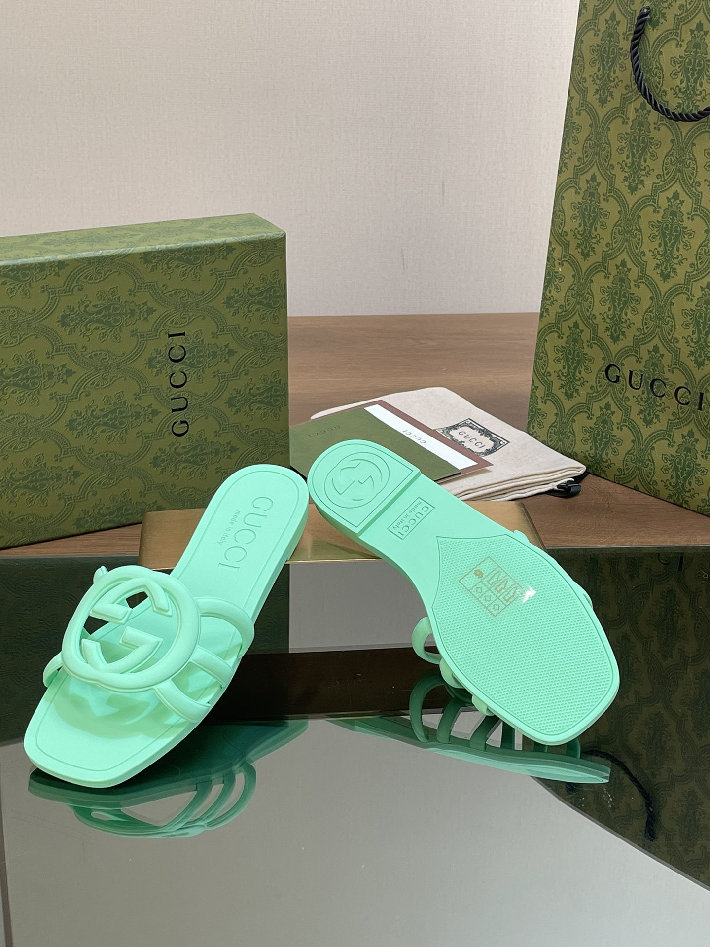 UA GUCCI INTERLOCKING G SLIDE SANDAL Pale Green