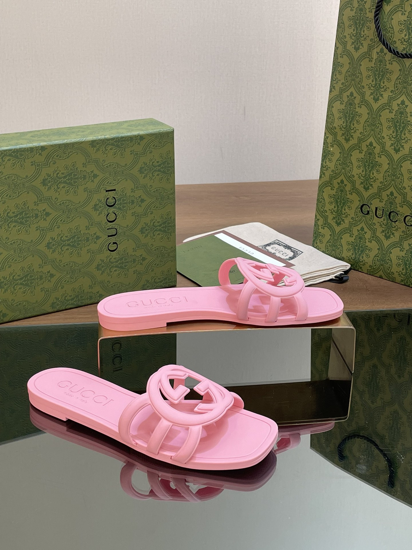 UA GUCCI INTERLOCKING G SLIDE SANDAL Pink