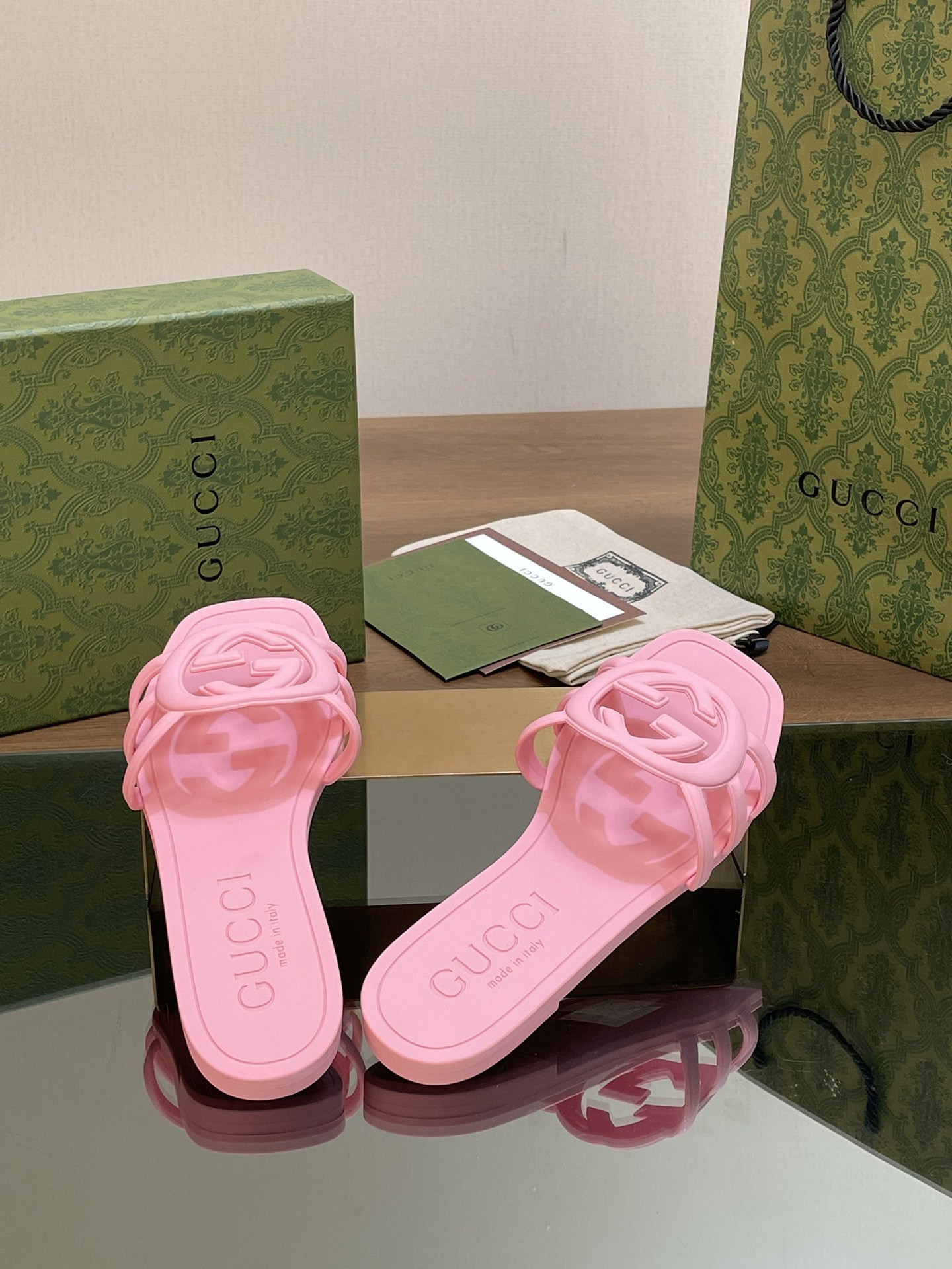 UA GUCCI INTERLOCKING G SLIDE SANDAL Pink