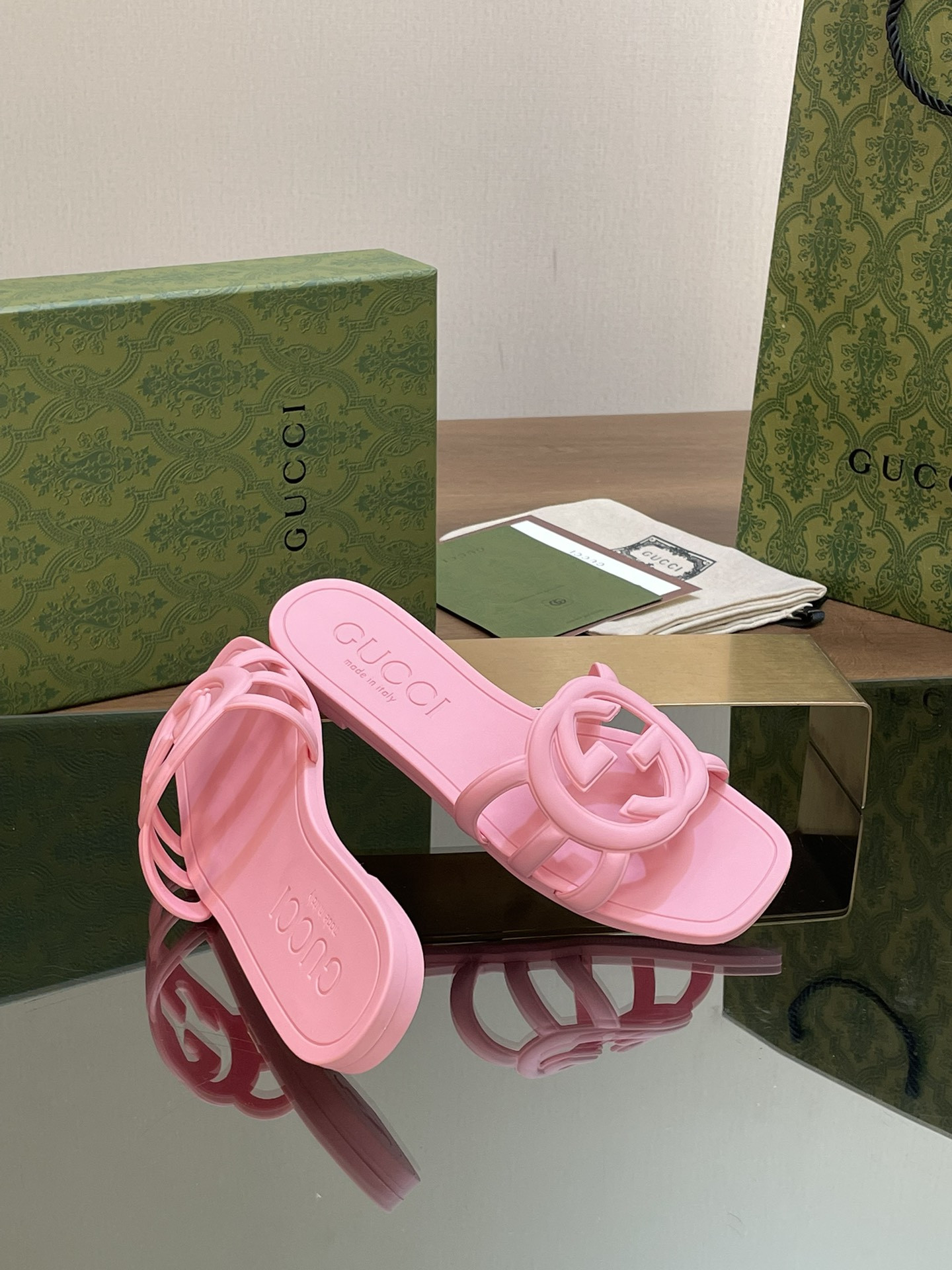 UA GUCCI INTERLOCKING G SLIDE SANDAL Pink