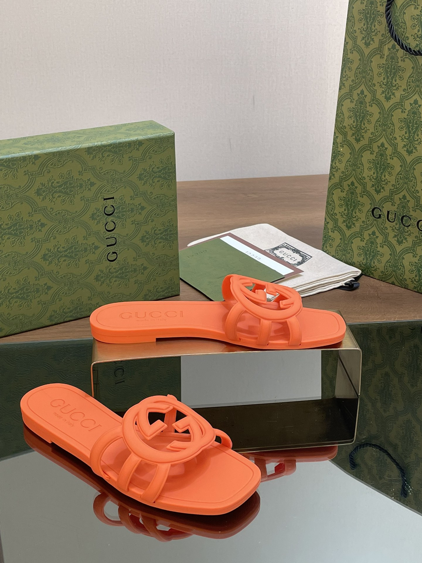 UA GUCCI INTERLOCKING G SLIDE SANDAL Orange