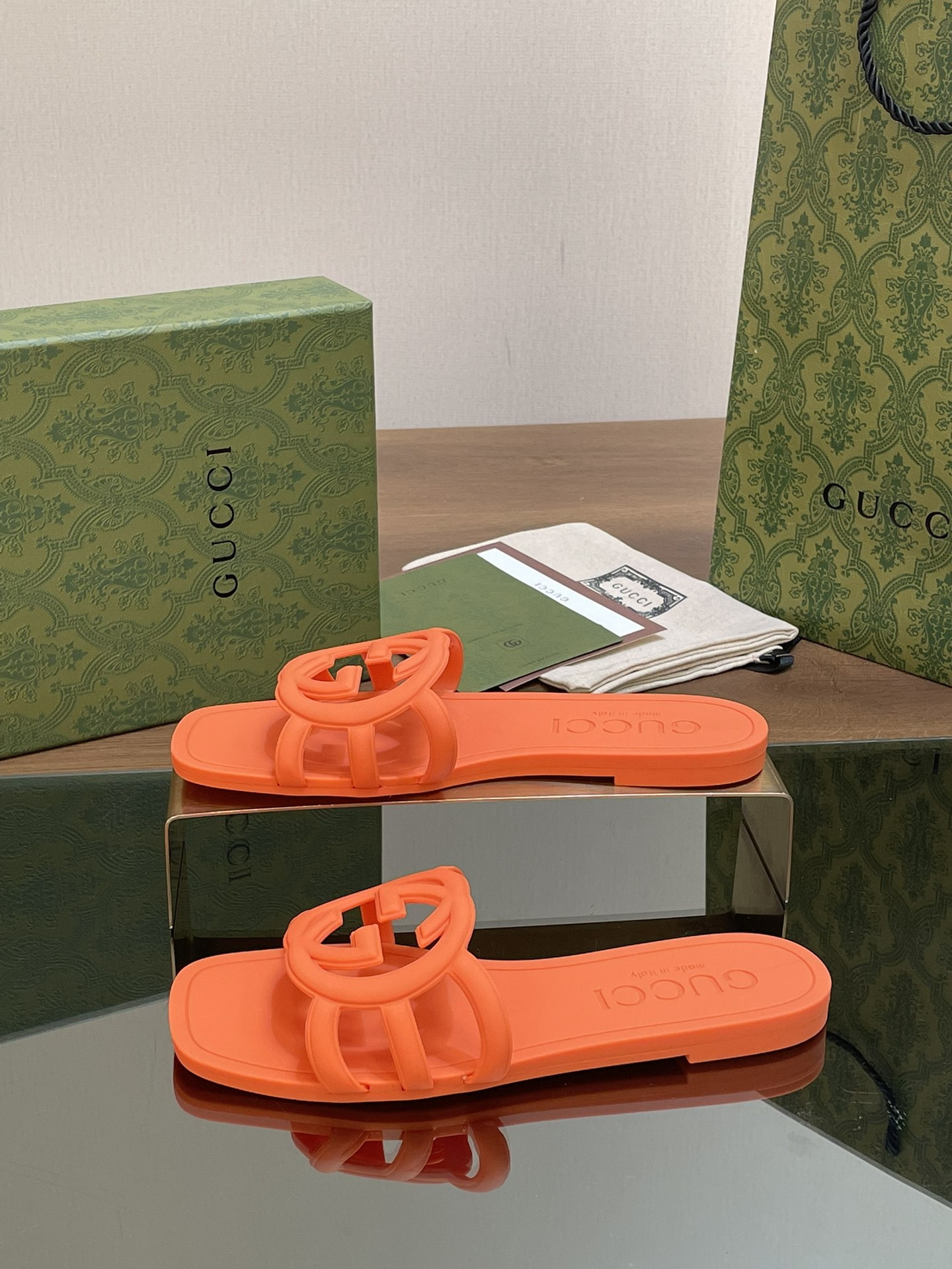 UA GUCCI INTERLOCKING G SLIDE SANDAL Orange