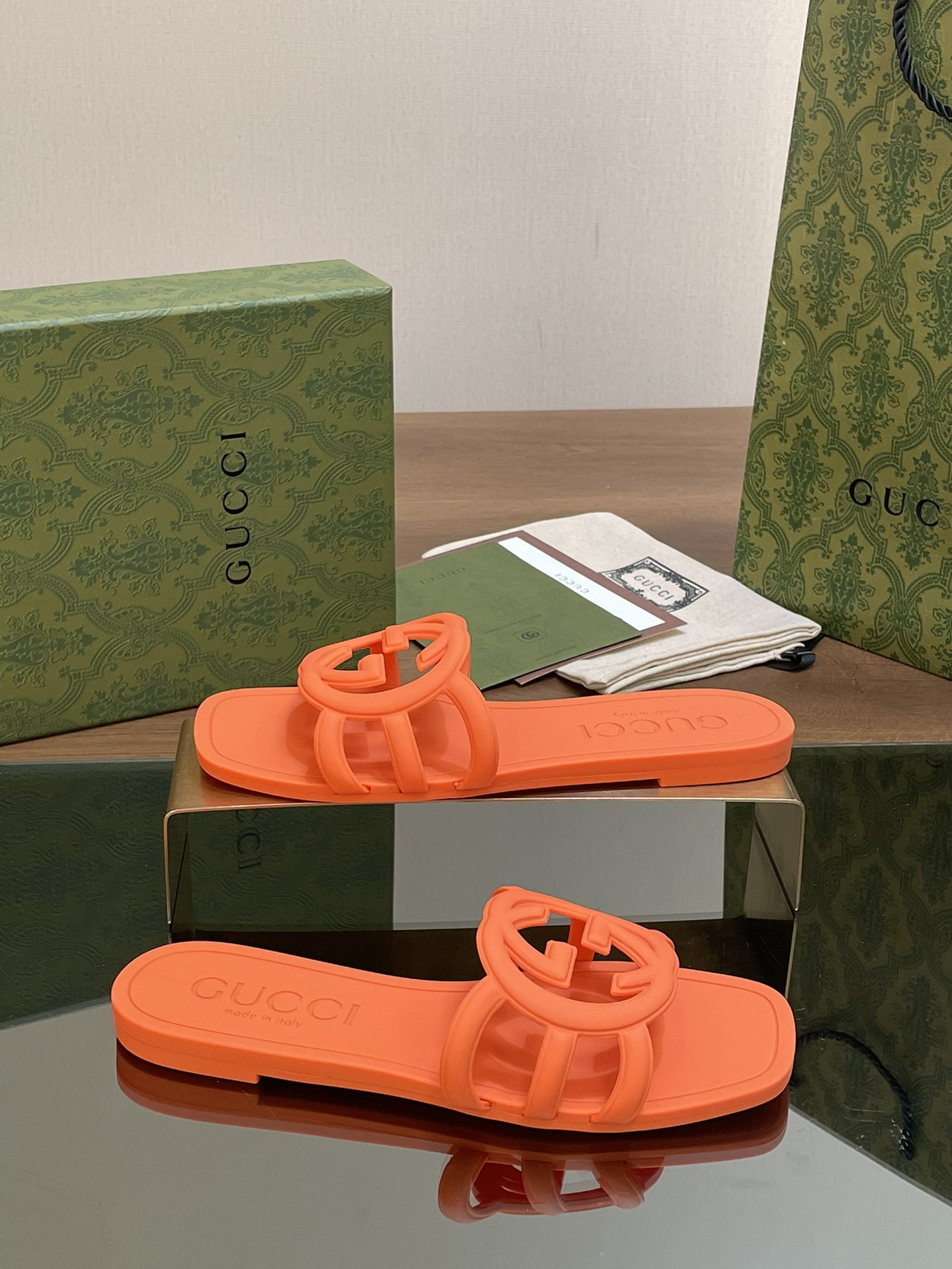 UA GUCCI INTERLOCKING G SLIDE SANDAL Orange