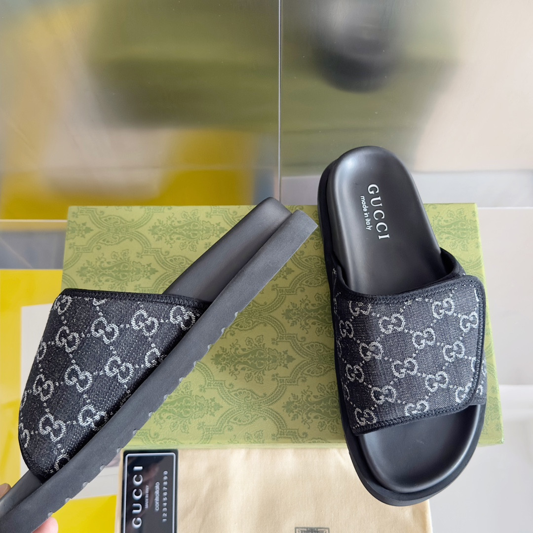 UA GUCCI GG SLIDE SANDAL