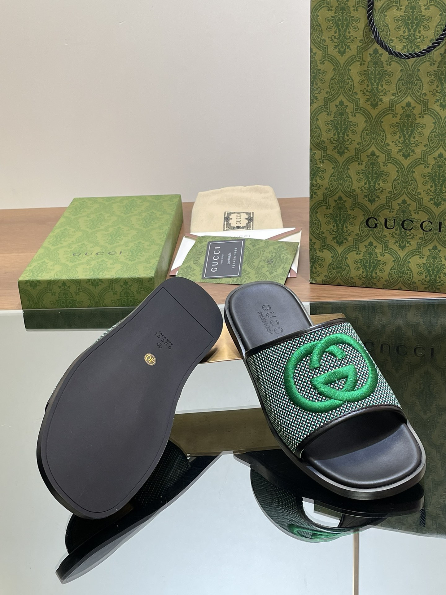 UA GUCCI INTERLOCKING G SLIDE SANDAL
