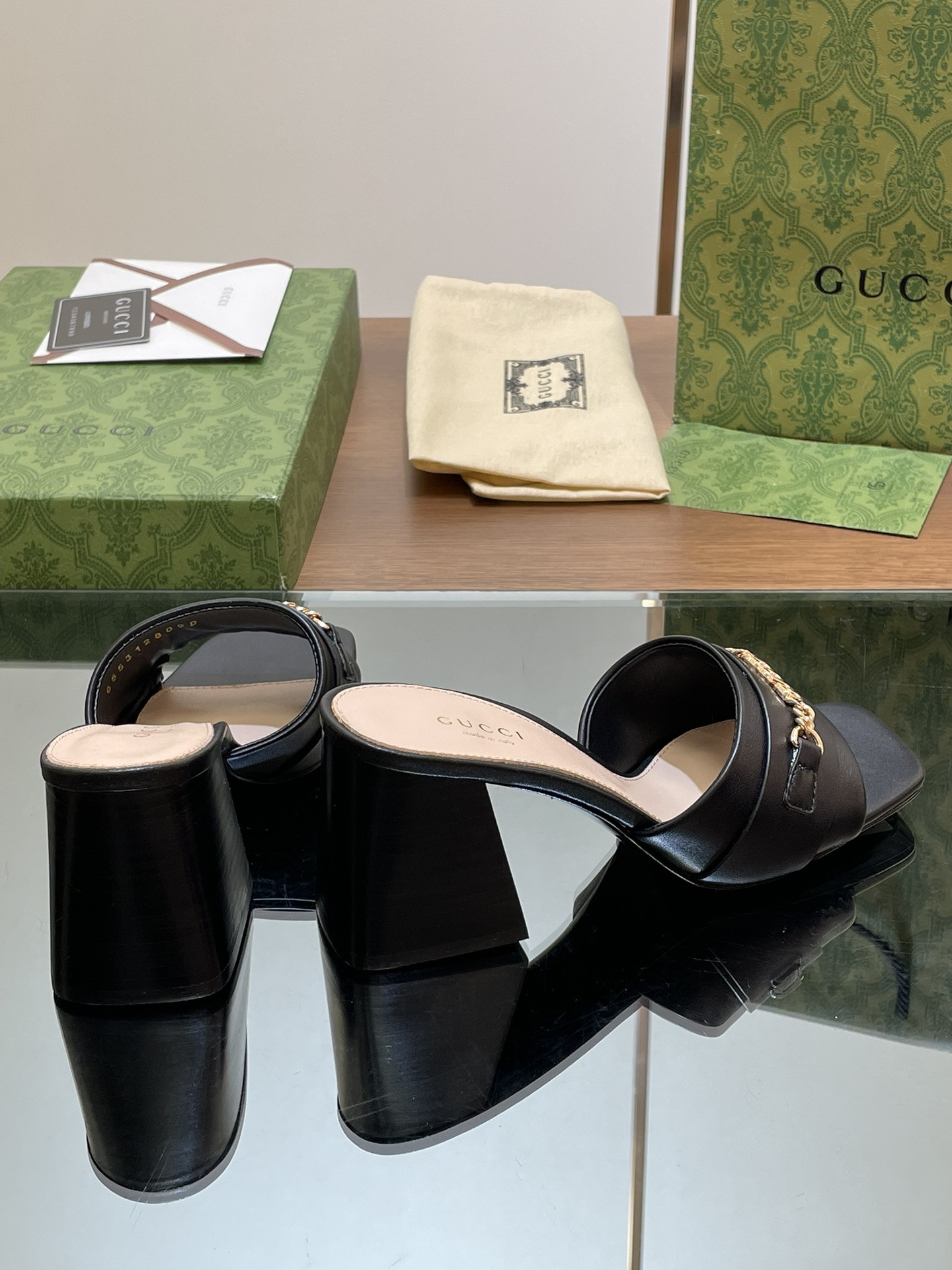 UA GUCCI SIGNORIA SLIDE SANDAL