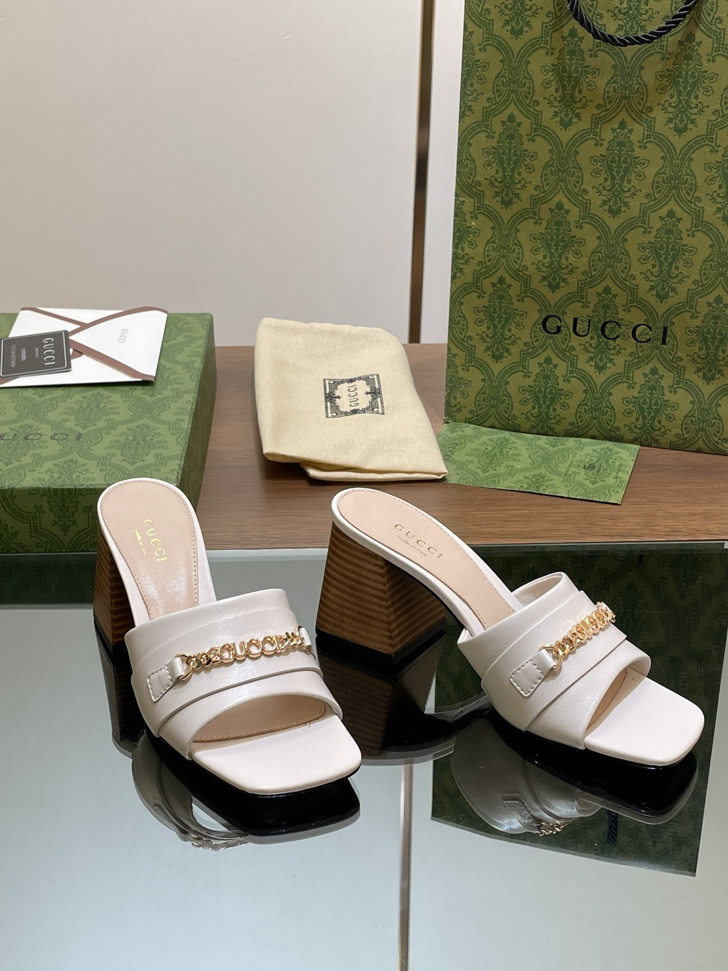 UA GUCCI SIGNORIA SLIDE SANDAL