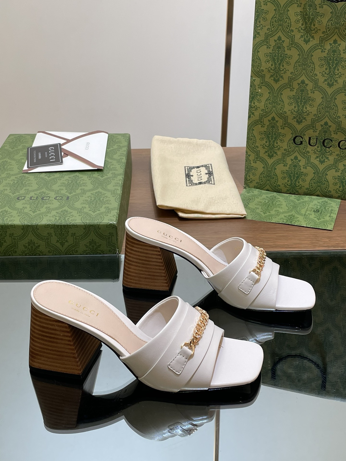 UA GUCCI SIGNORIA SLIDE SANDAL