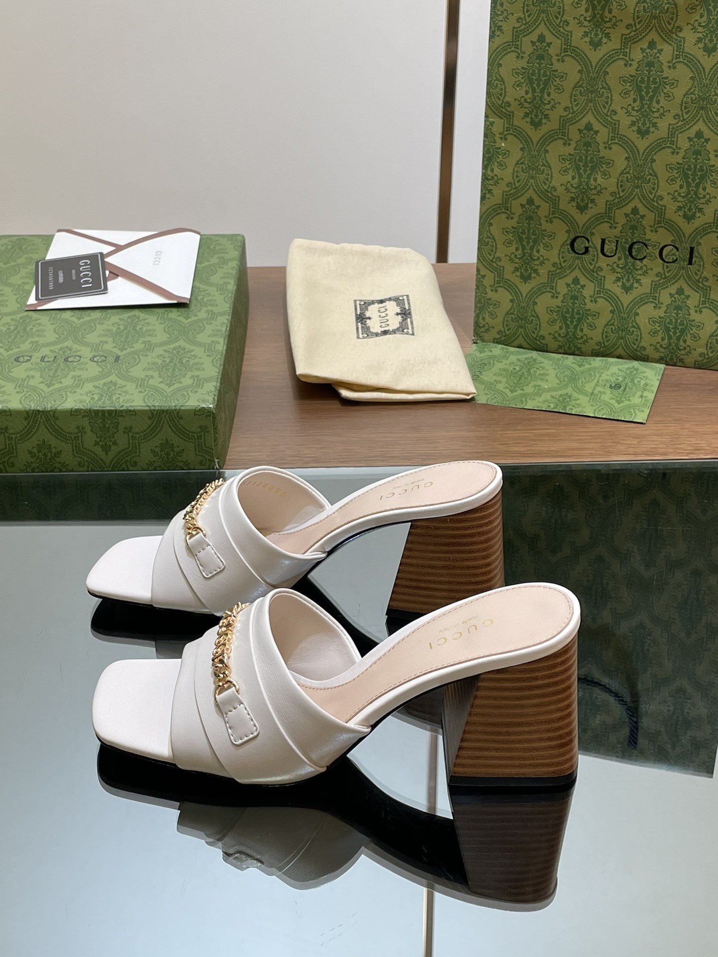 UA GUCCI SIGNORIA SLIDE SANDAL