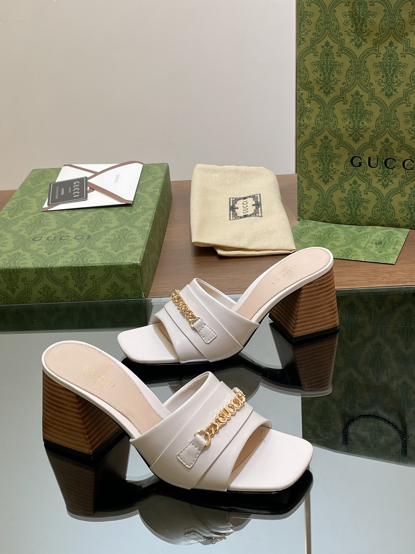 UA GUCCI SIGNORIA SLIDE SANDAL