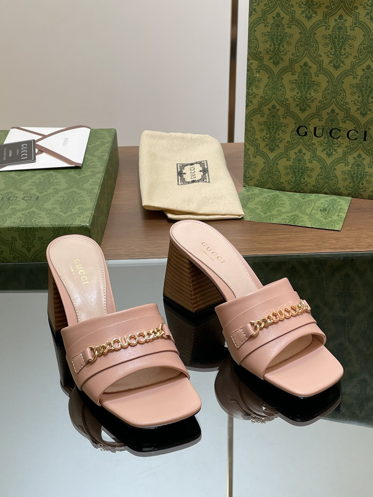 UA GUCCI SIGNORIA SLIDE SANDAL