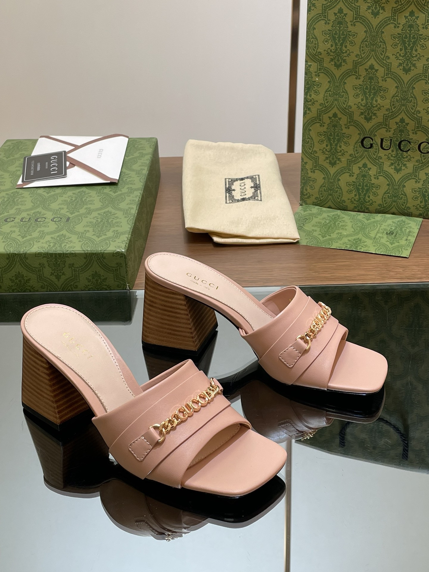 UA GUCCI SIGNORIA SLIDE SANDAL