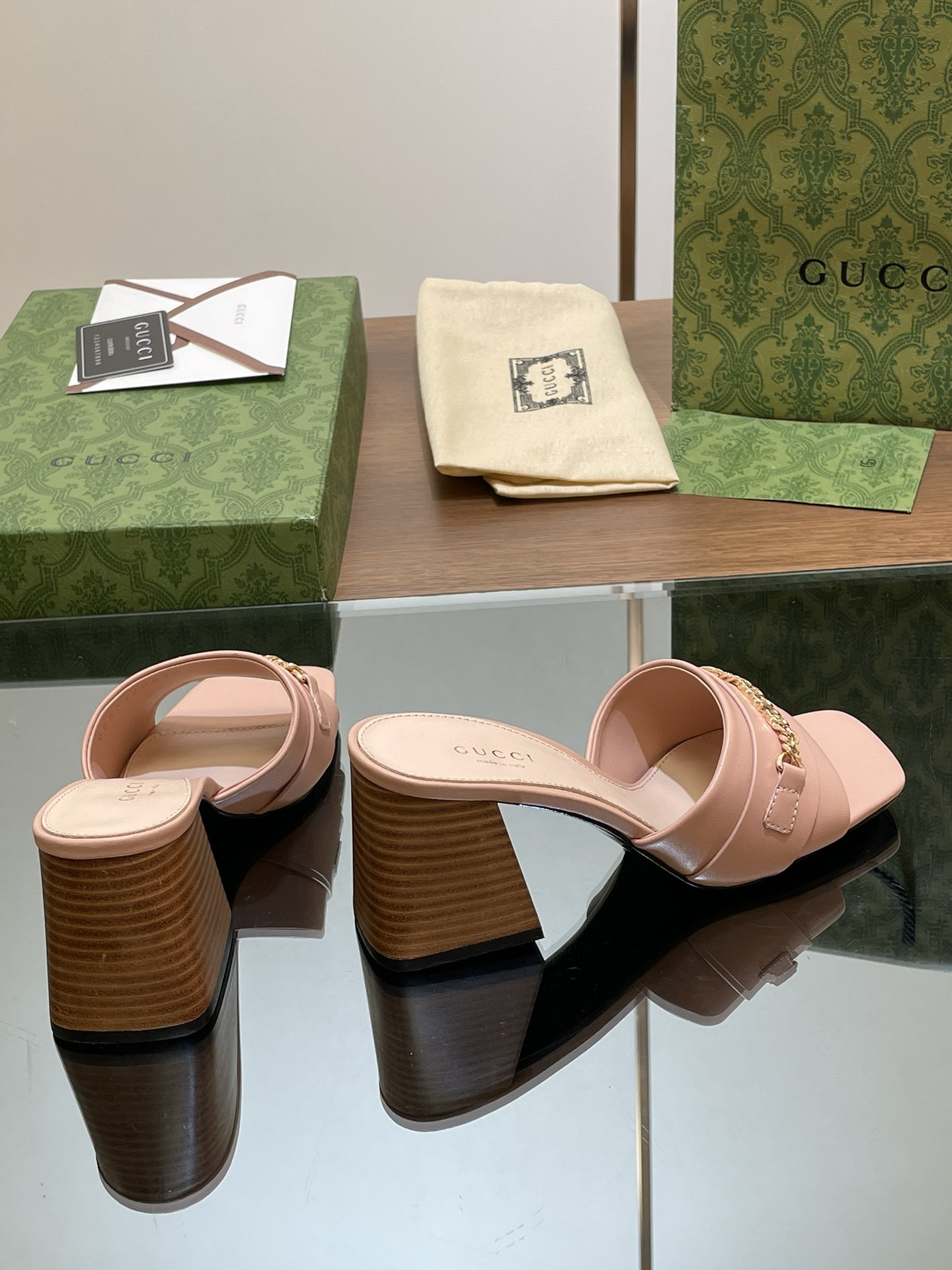 UA GUCCI SIGNORIA SLIDE SANDAL