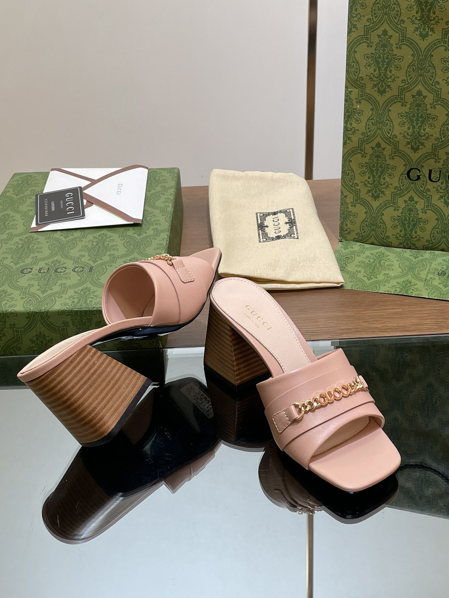 UA GUCCI SIGNORIA SLIDE SANDAL