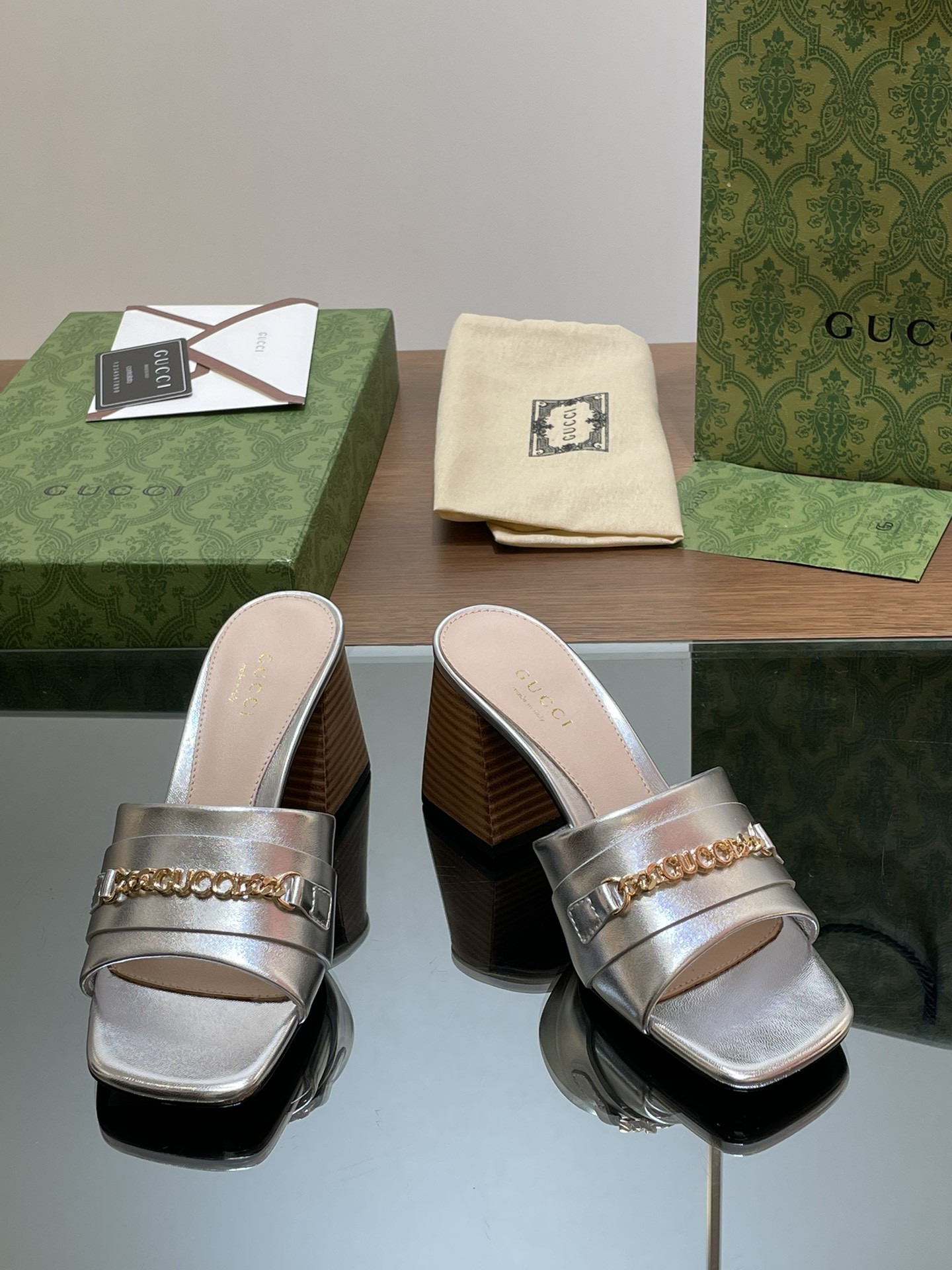 UA GUCCI SIGNORIA SLIDE SANDAL