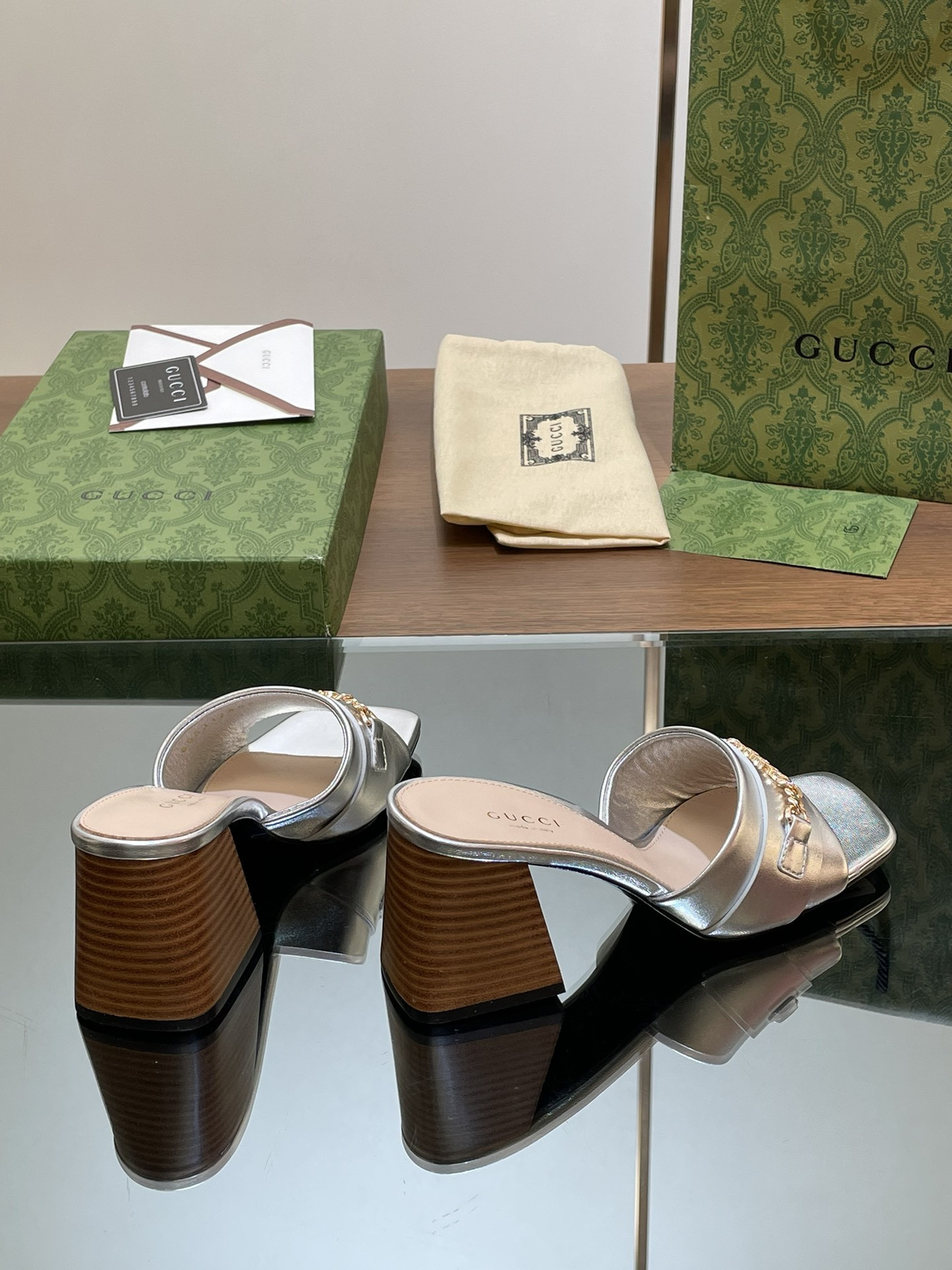 UA GUCCI SIGNORIA SLIDE SANDAL