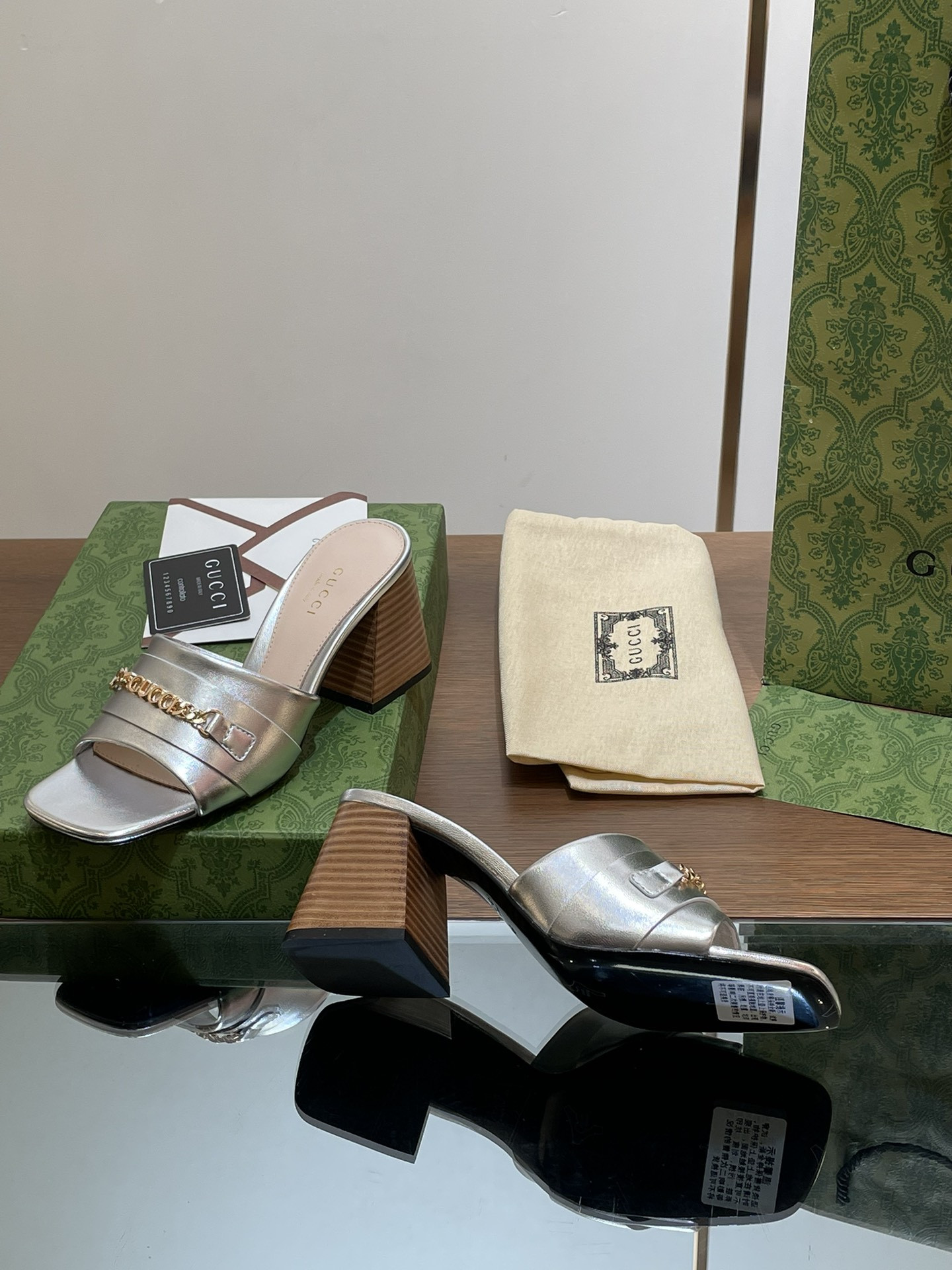 UA GUCCI SIGNORIA SLIDE SANDAL