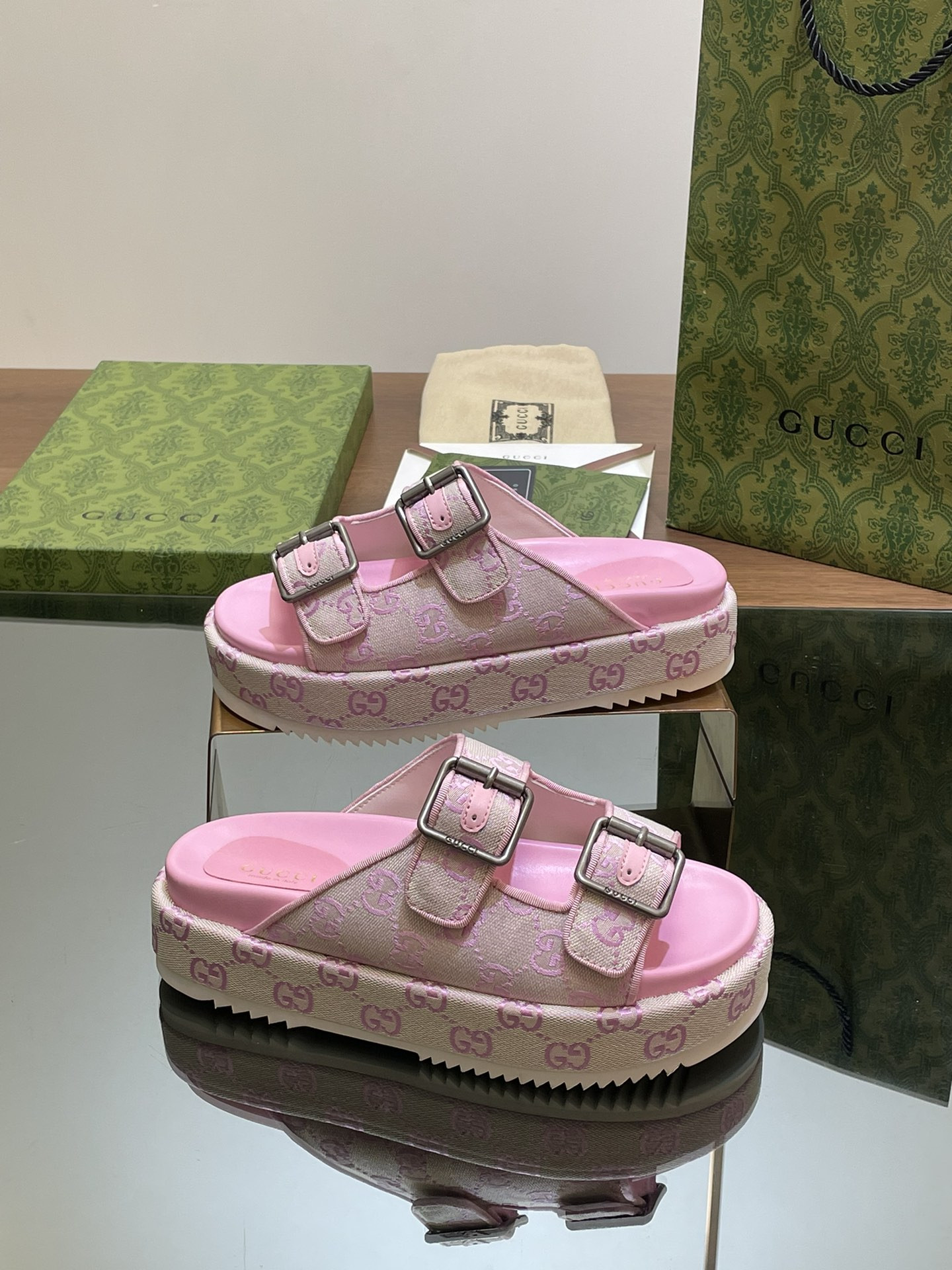 UA GUCCI SANDAL WITH DOUBLE G