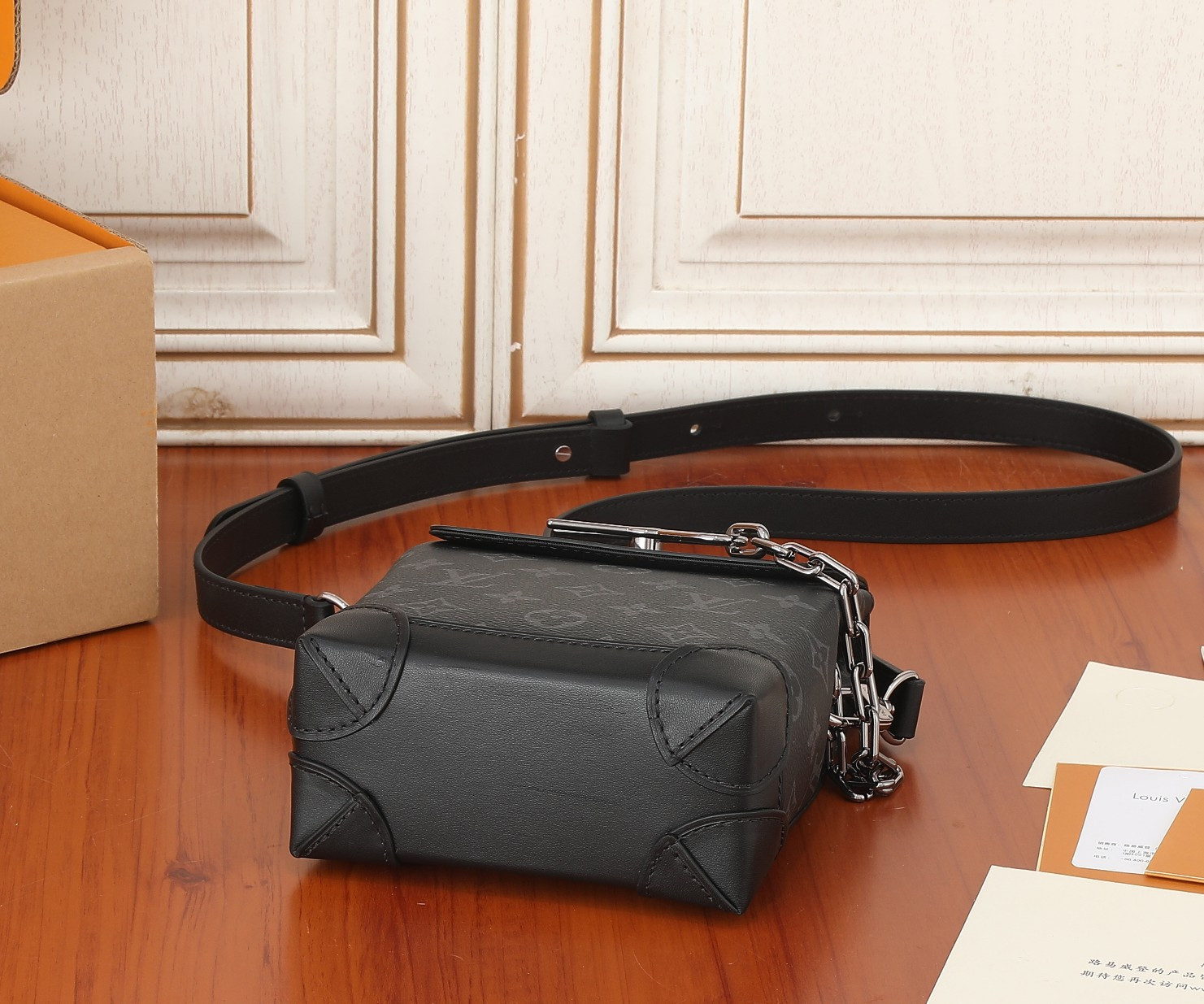 LV Nano Steamer M82774 5.9 x 7.1 x 2.8 in