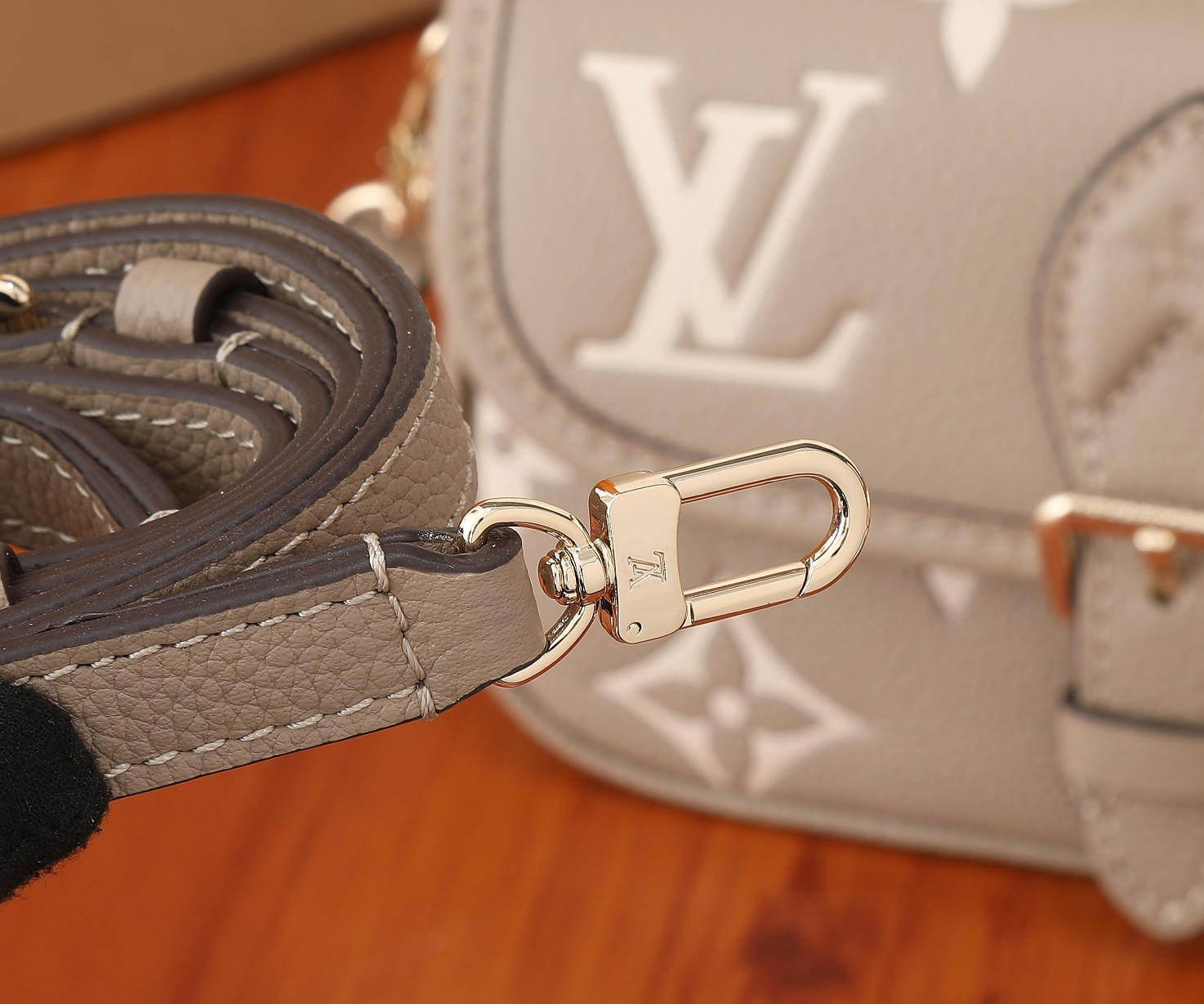 LV Nano Diane M83300 7.5 x 4.1 x 2.4 in