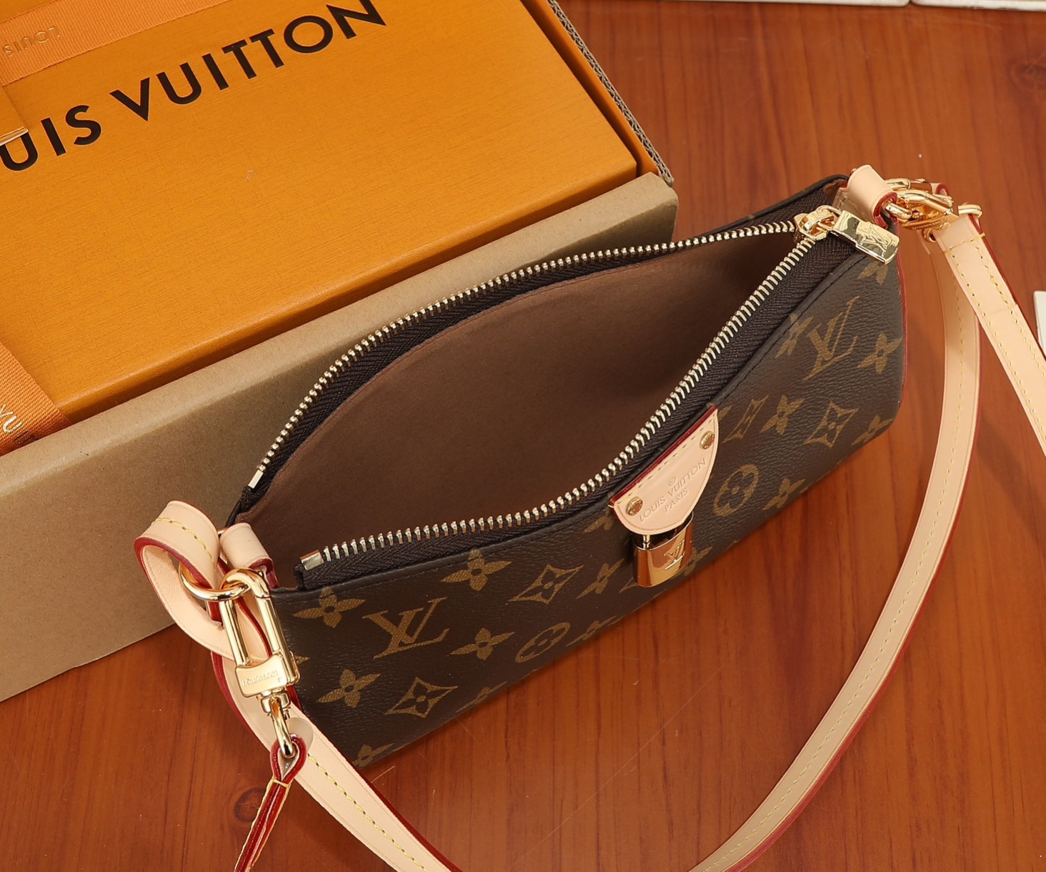 LV Pochette Tirette M12859 8.7 x 4.7 x 2.2 in