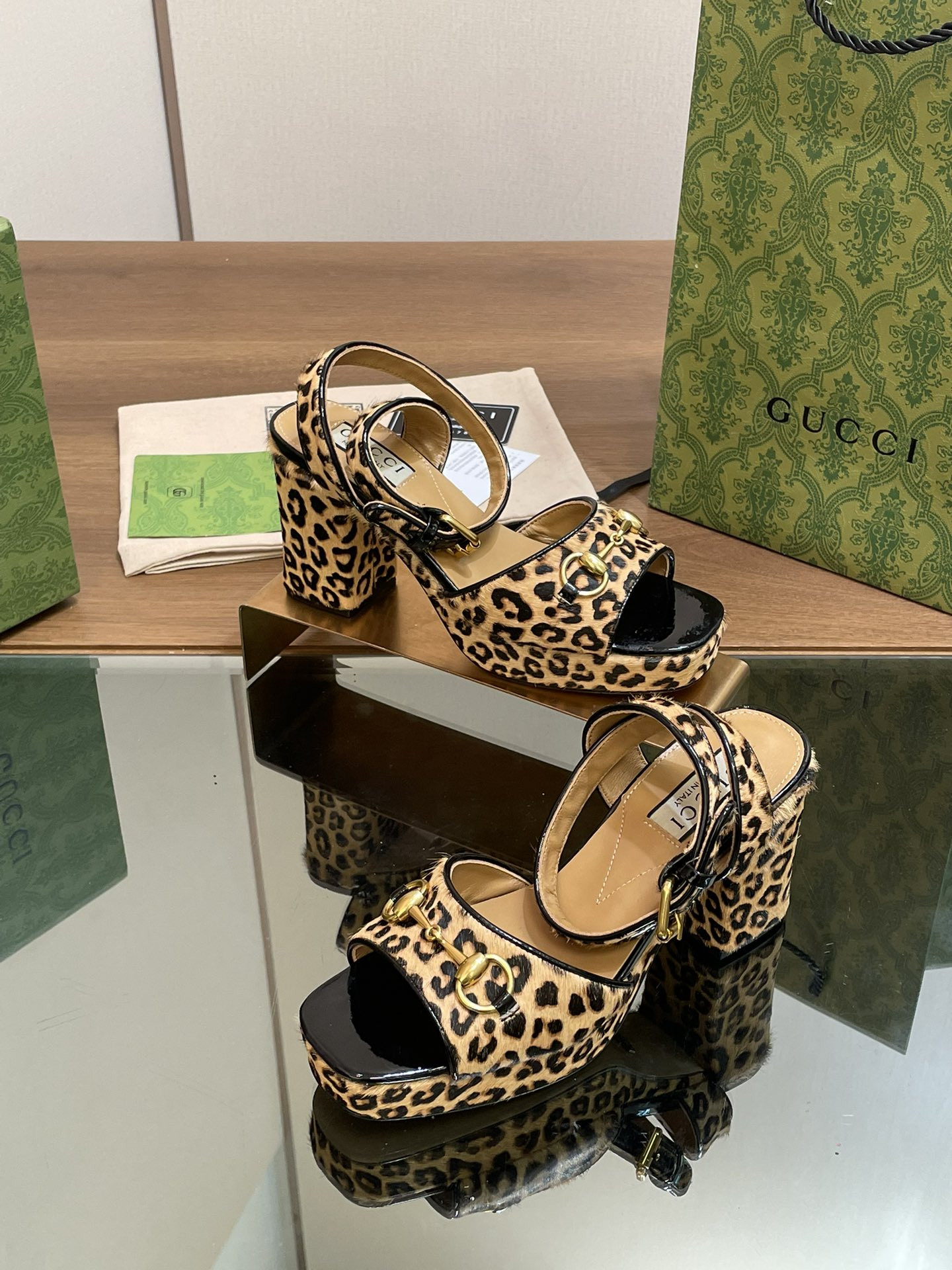 UA GUCCI HORSEBIT PLATFORM SANDAL