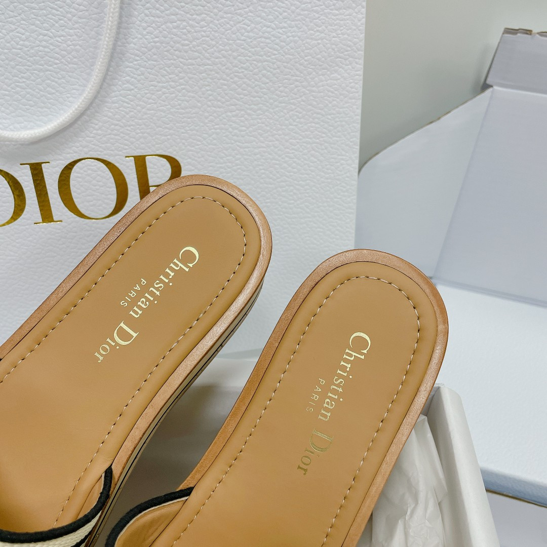 UA Dioriviera Dway Platform Slide