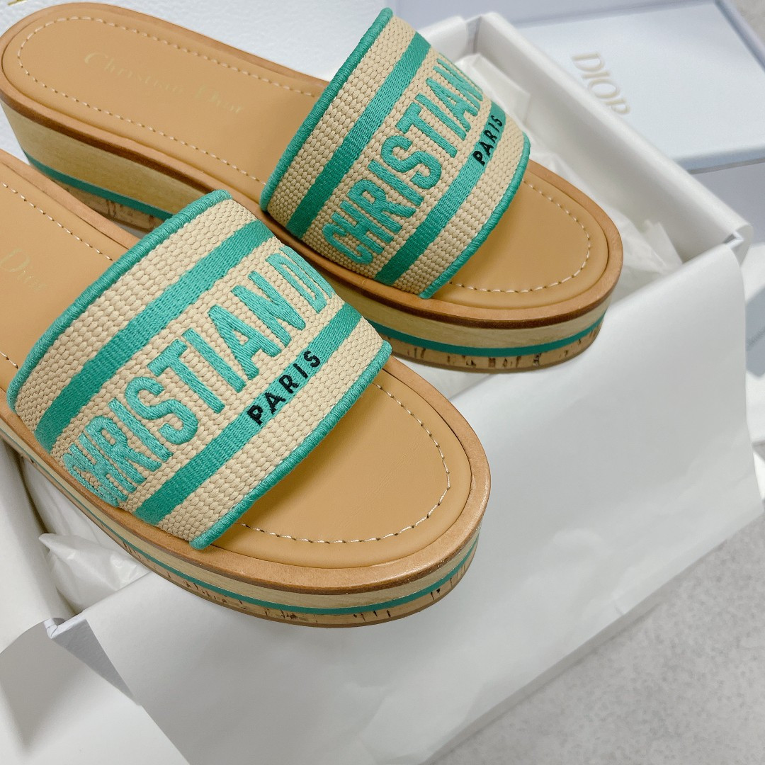 UA Dioriviera Dway Platform Slide