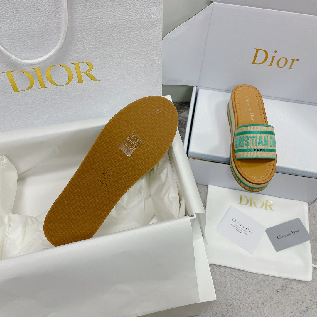 UA Dioriviera Dway Platform Slide