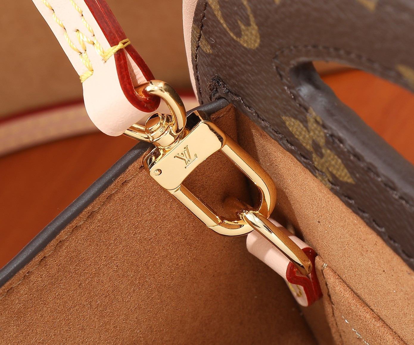 LV Around Me PM M47117 8.9 x 8.3 x 2.8 inches