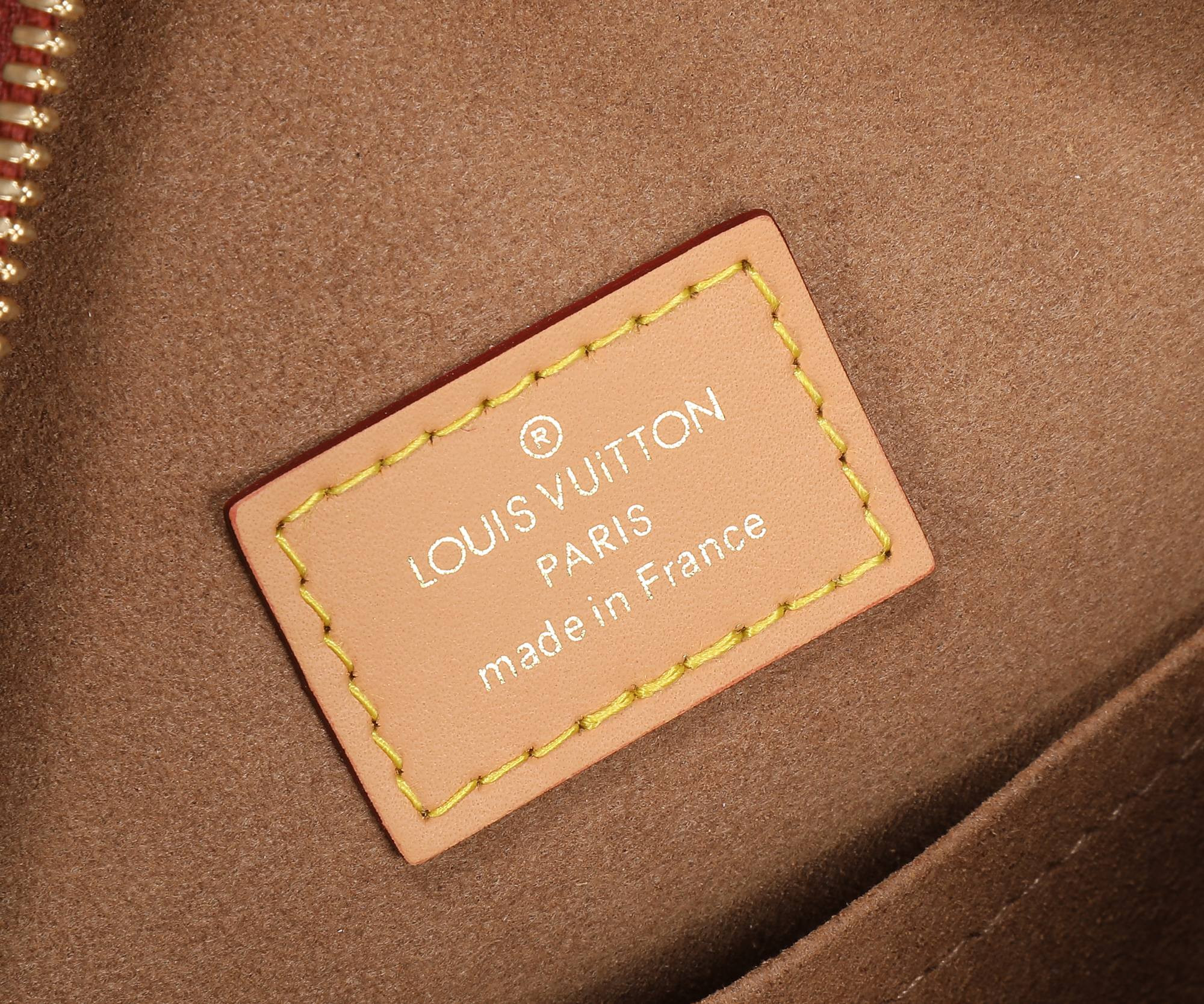 LV Boite Chapeau Souple MM M45647 7.9 x 8.9 x 3.1 inches
