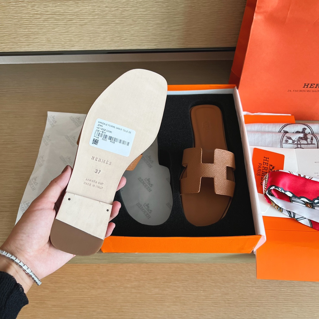 UA Hermès Oran sandal