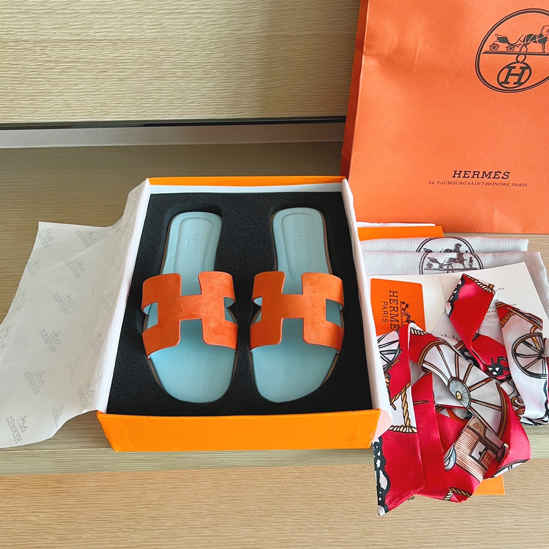 UA Hermès Oran sandal