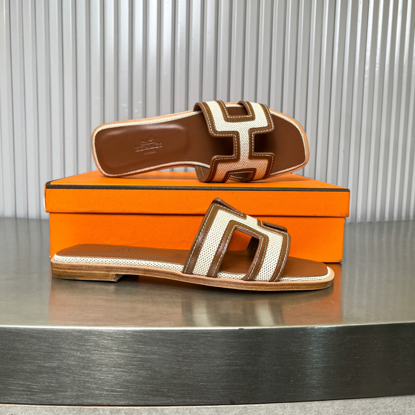 UA Hermès Oran sandal