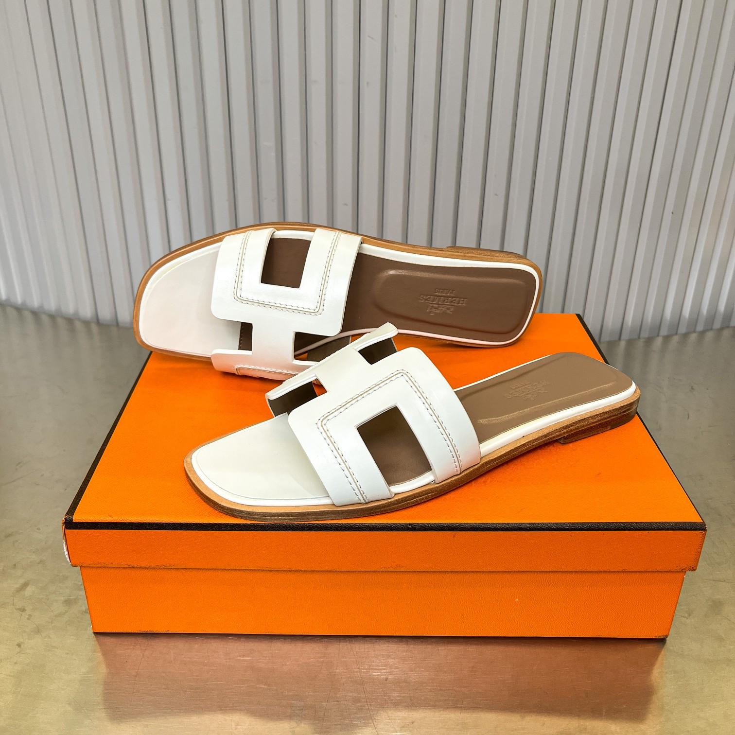 UA Hermès Oran sandal