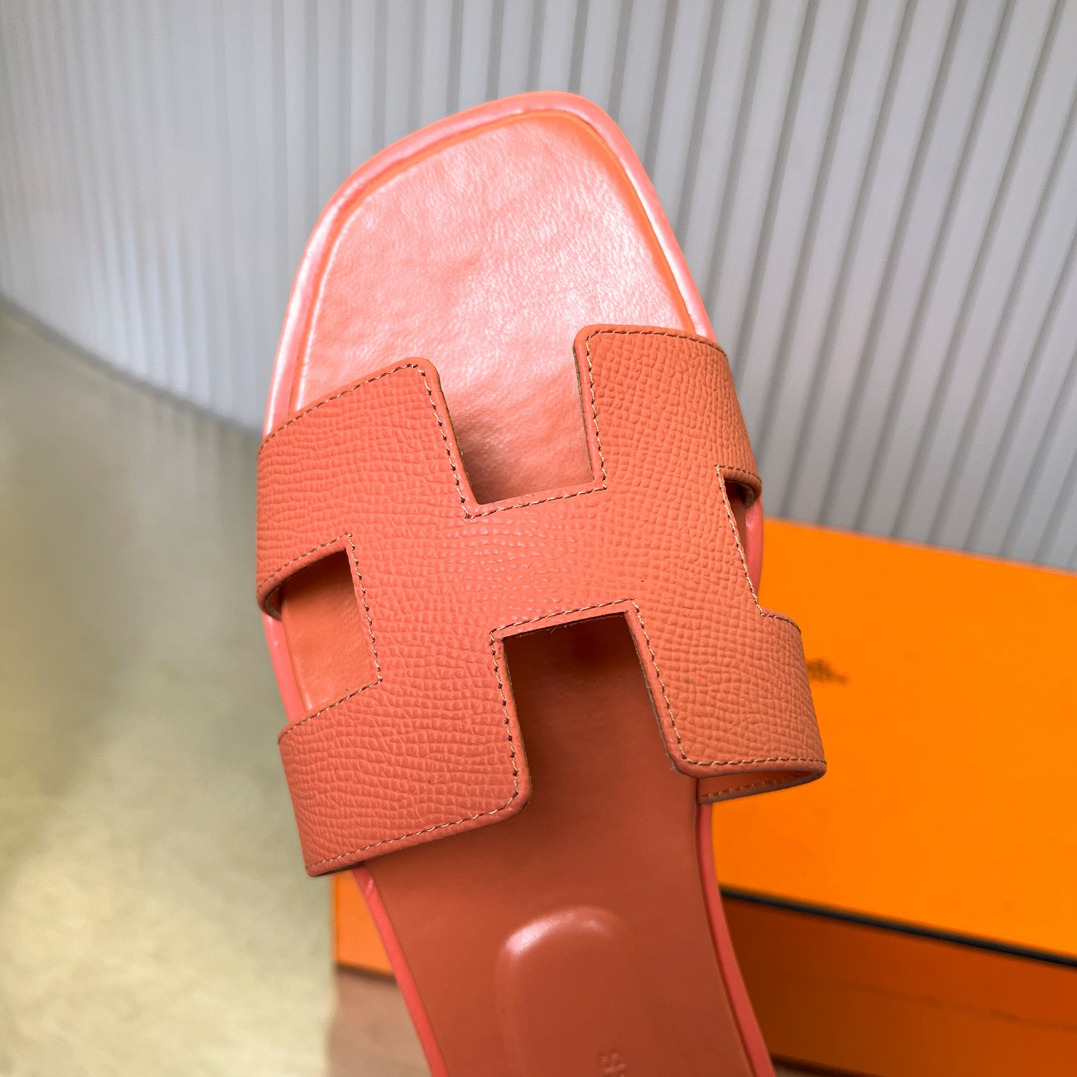 UA Hermès Oran sandal