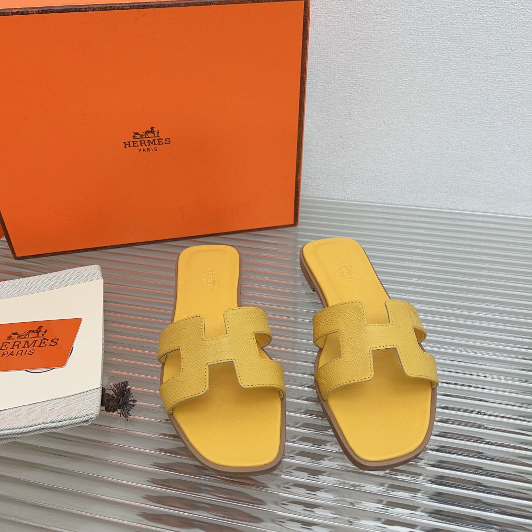 UA Hermès Oran sandal