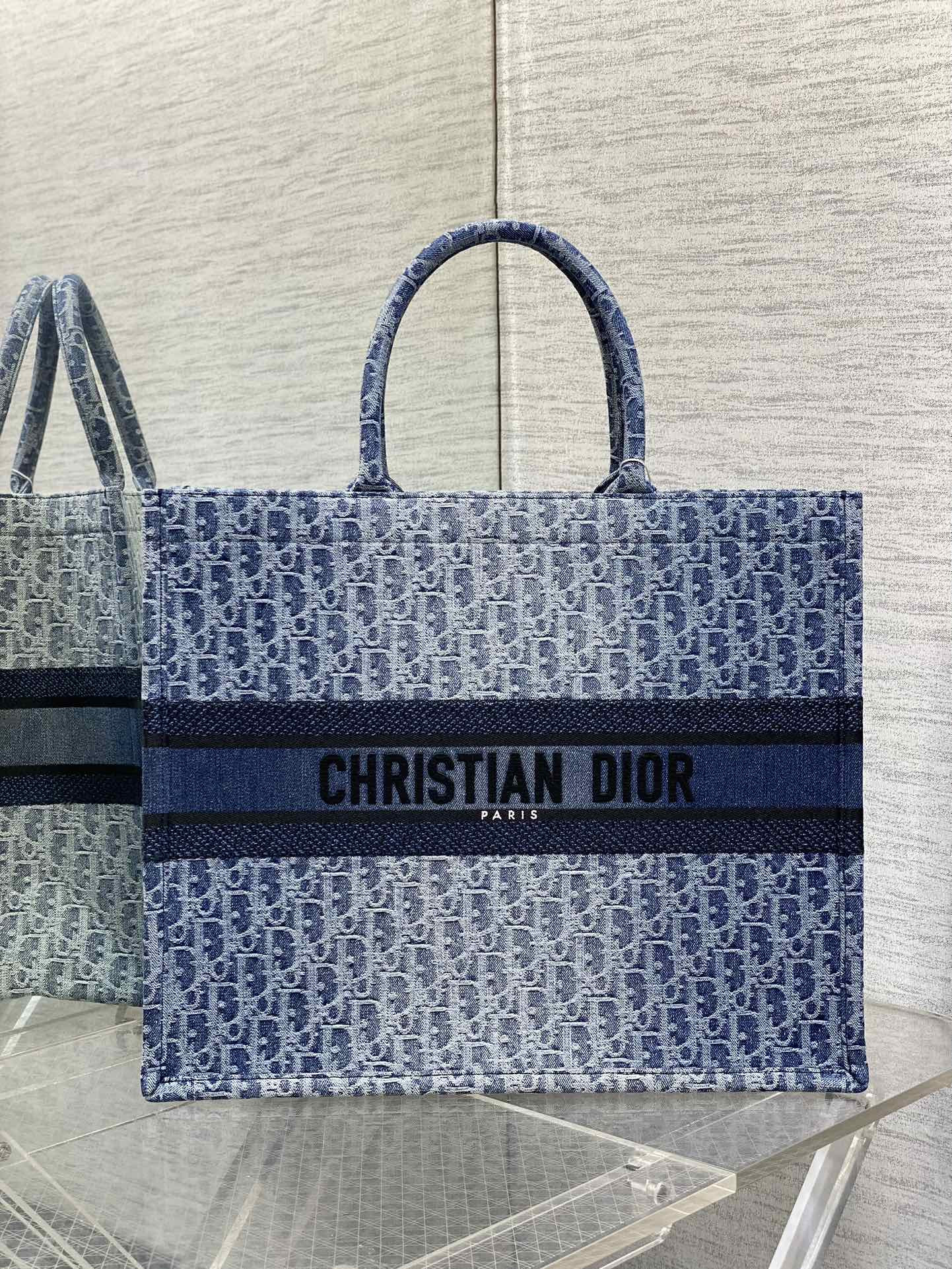 Large Dior Book Tote Blue Denim Dior Oblique Jacquard 42 x 35 x 18.5 cm