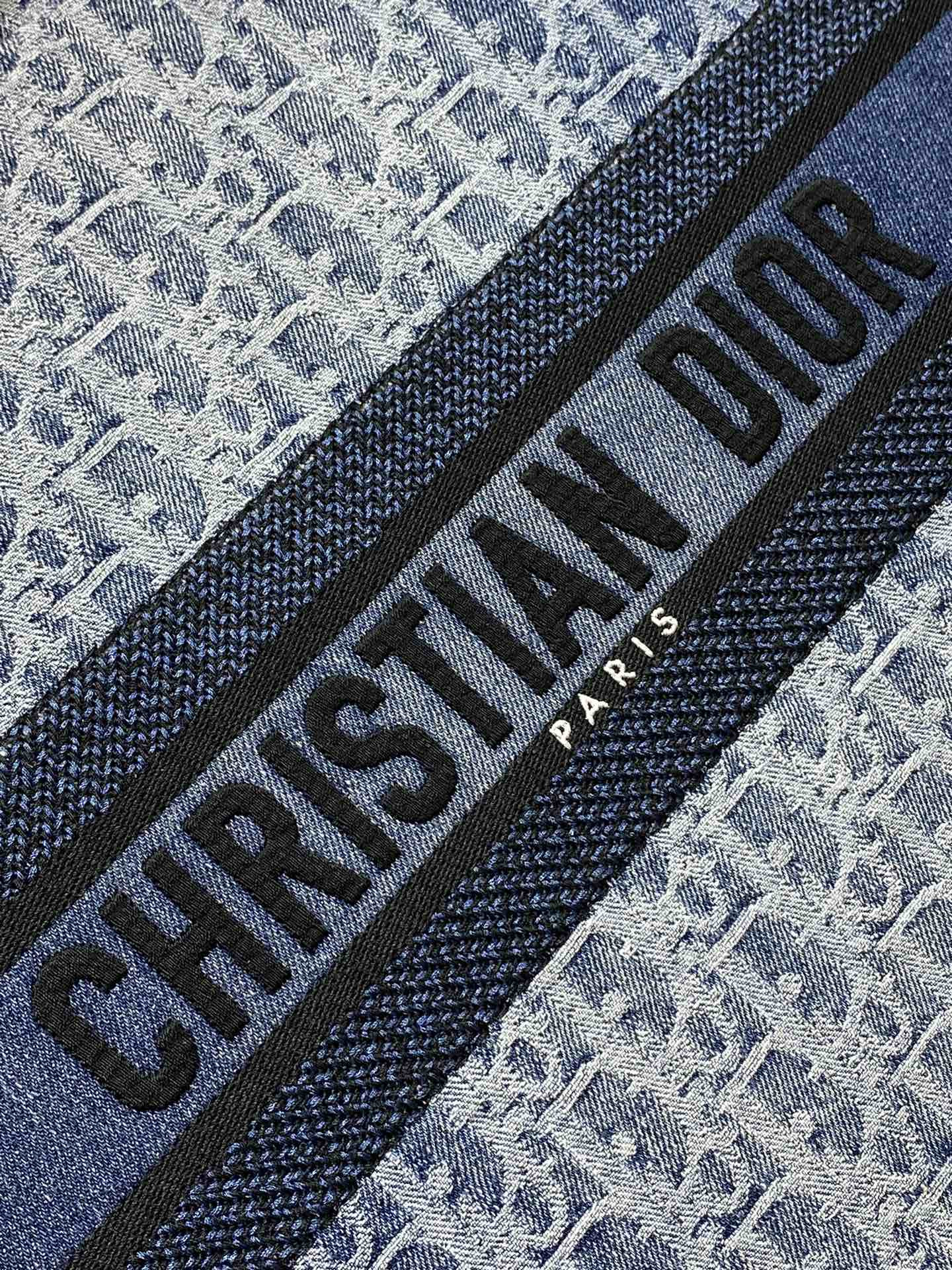 Large Dior Book Tote Blue Denim Dior Oblique Jacquard 42 x 35 x 18.5 cm