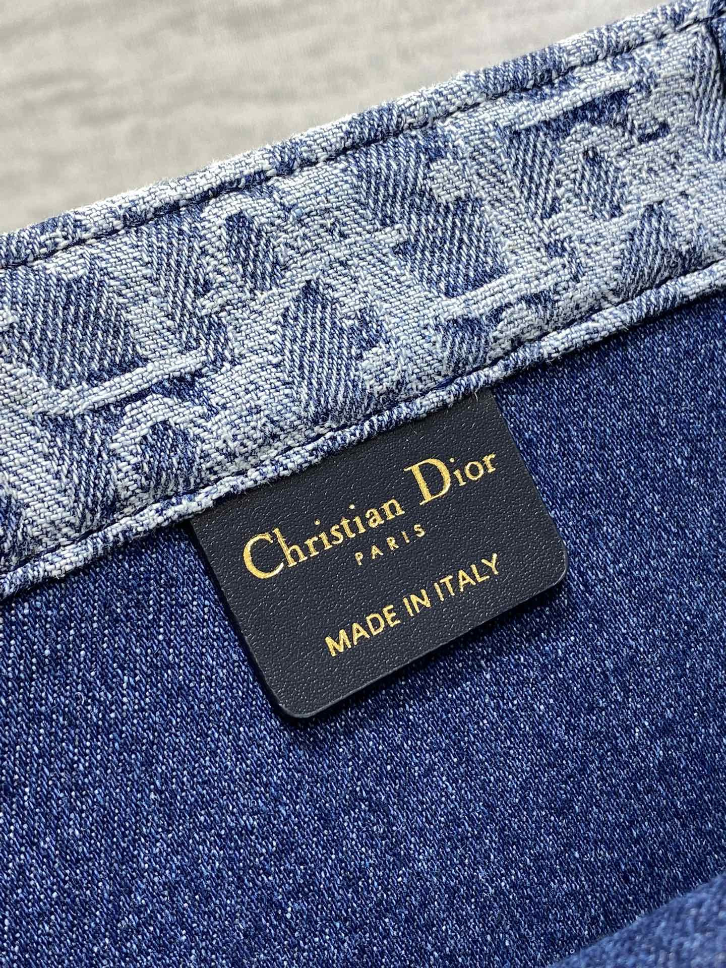 Large Dior Book Tote Blue Denim Dior Oblique Jacquard 42 x 35 x 18.5 cm