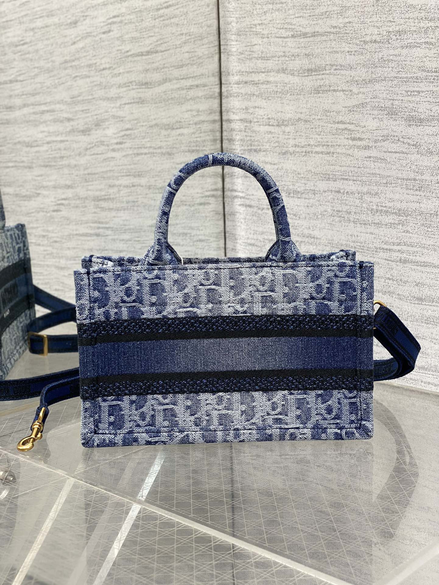 Mini Dior Book Tote Blue Denim Dior Oblique Jacquard 21.5 x 13 x 7.5 cm