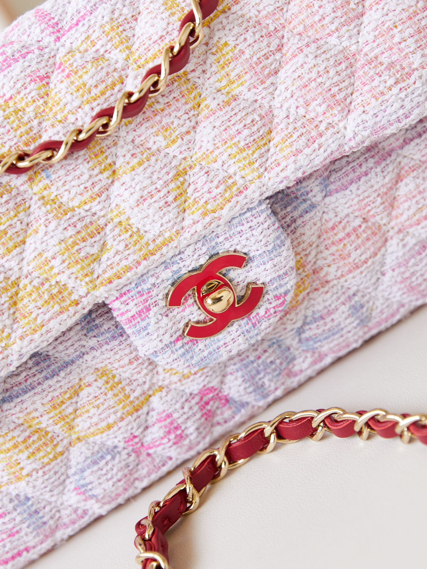 Chanel Quilted Pink Multicolor Tweed Rectangular Flap Bag 14.5 × 23 × 6 cm